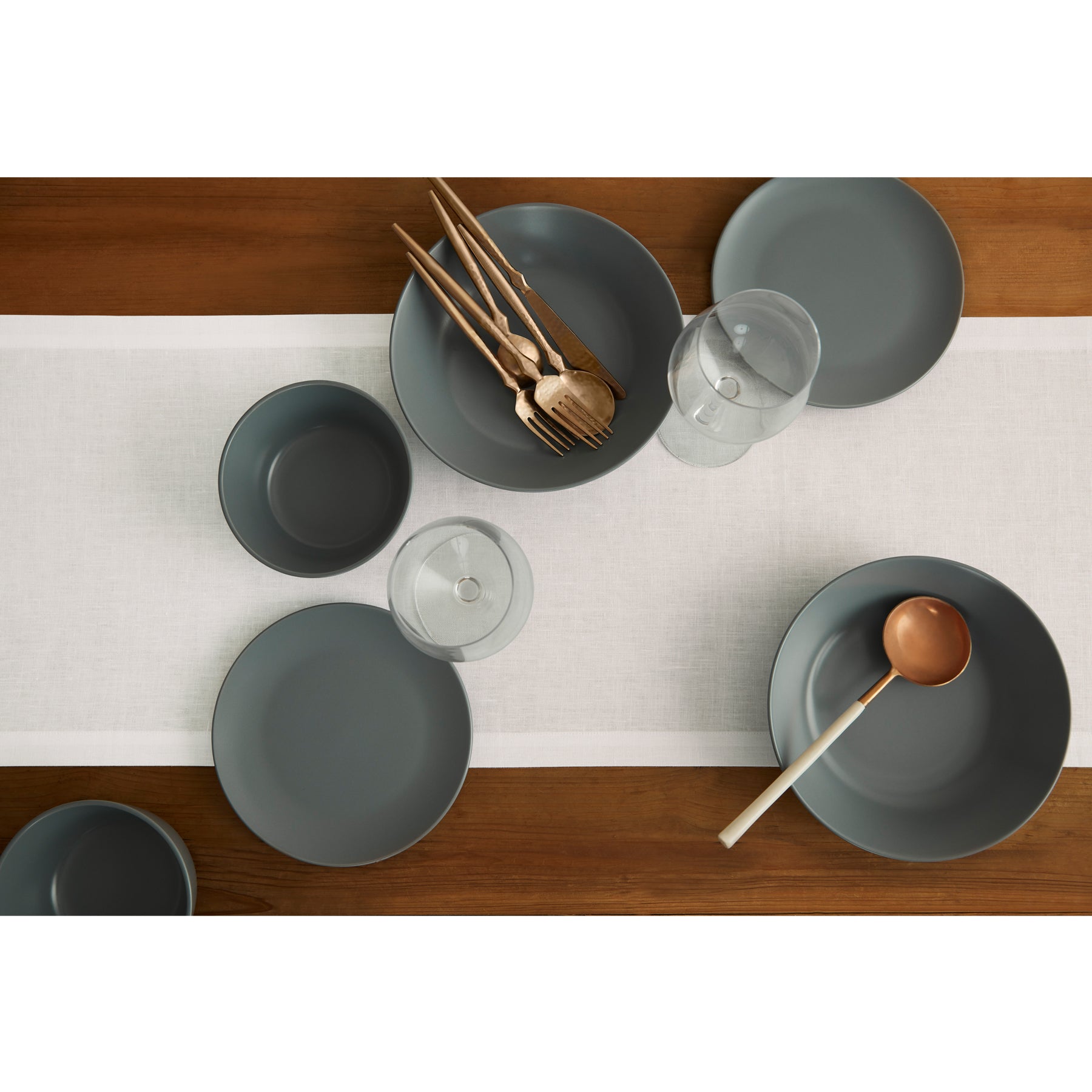 Elegant Twisted Tassels Table Runner for Dining Room Decor - Perfect for Weddings, Parties & Holiday Table Settings