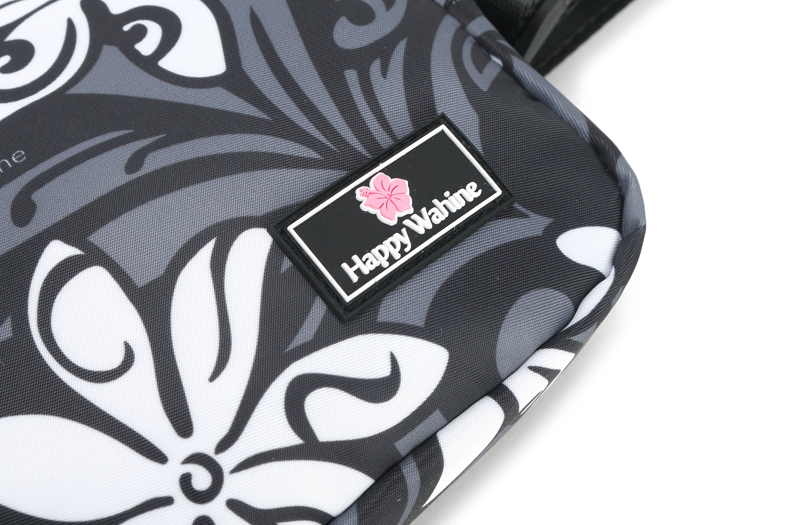 Jenna Tiare Infinity Black Belt Bag - Stylish and Functional Waist Pack for Travel, Running, and Everyday Use