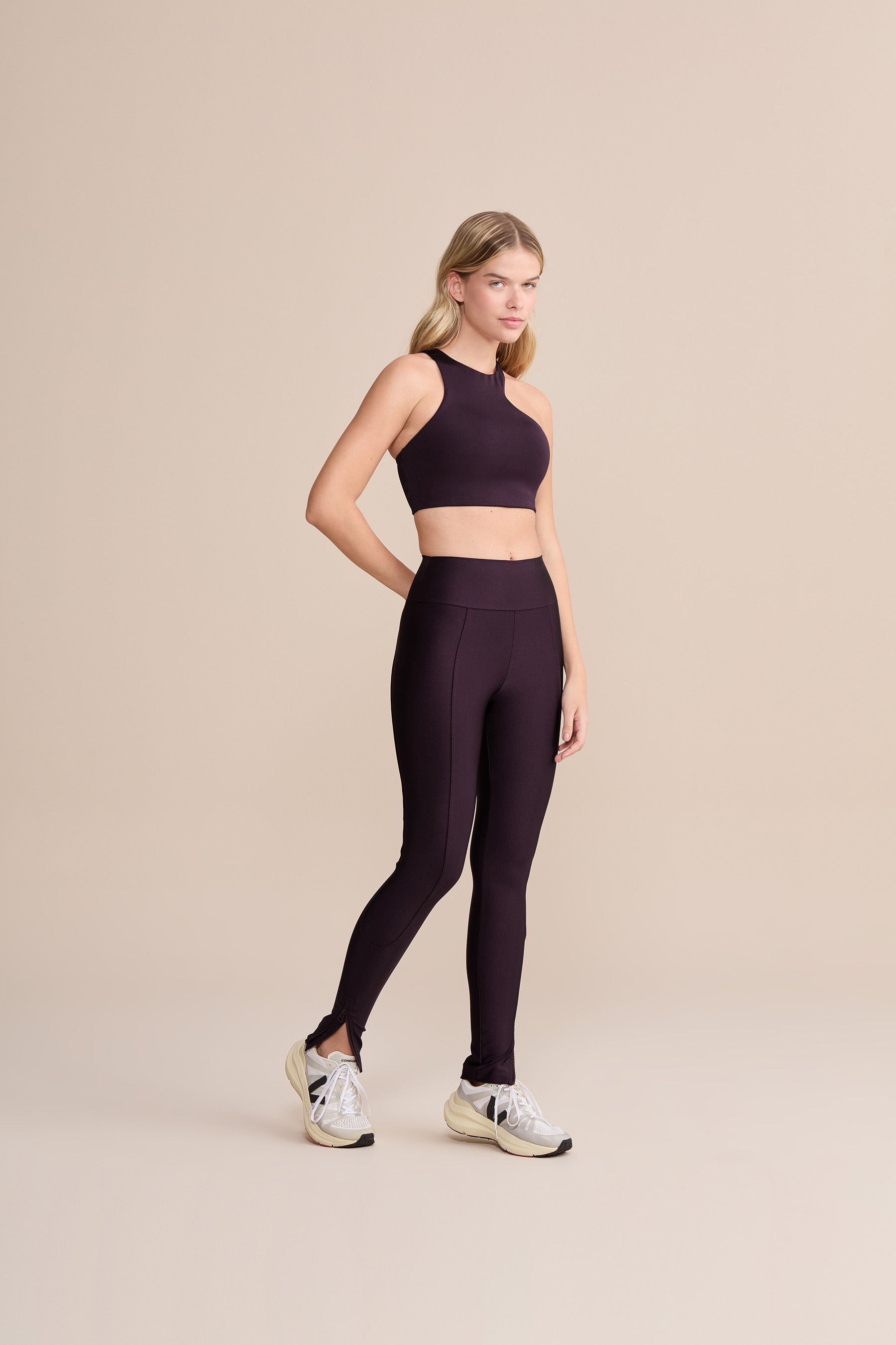 High Waist Sinuous Neoprene Shine Sports Bra - Breathable Workout Top for Yoga, Running & Gym - Plus Size Activewear for Women