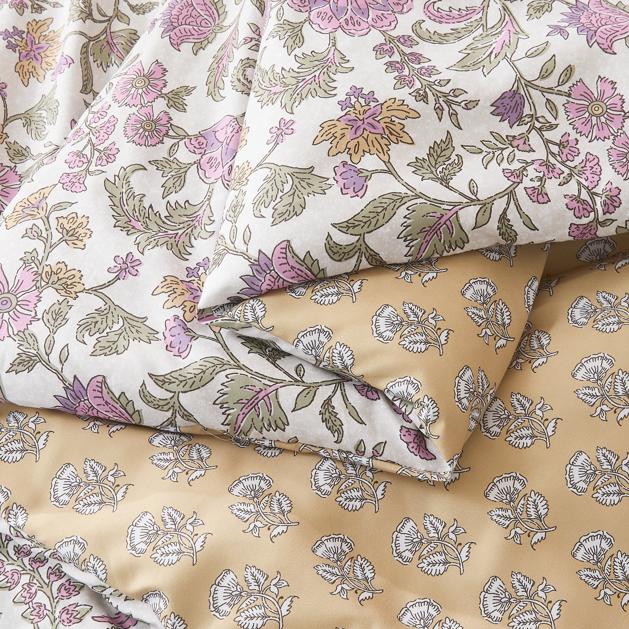 Lillian Block Print Reversible Comforter Set 5-Piece - Queen Size Bedding Set with Matching Pillowcases - Perfect for Master Bedroom, Guest Room & Dorm Decor