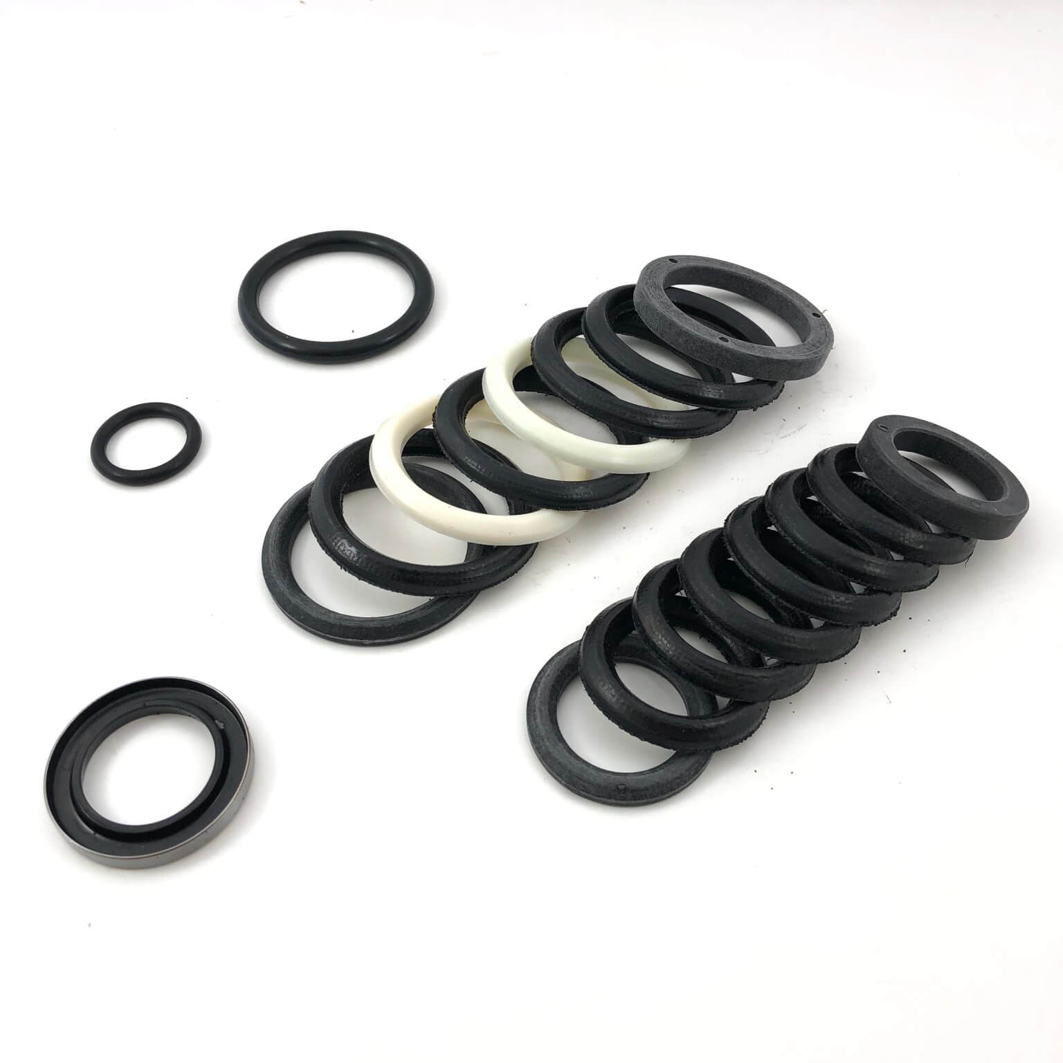 Bobcat 444M 500 Loader Bucket Tilt Cylinder Seal Kit - Compatible with Serial Numbers Up to 2999 - Perfect for Construction, Landscaping & Heavy Equipment Repairs