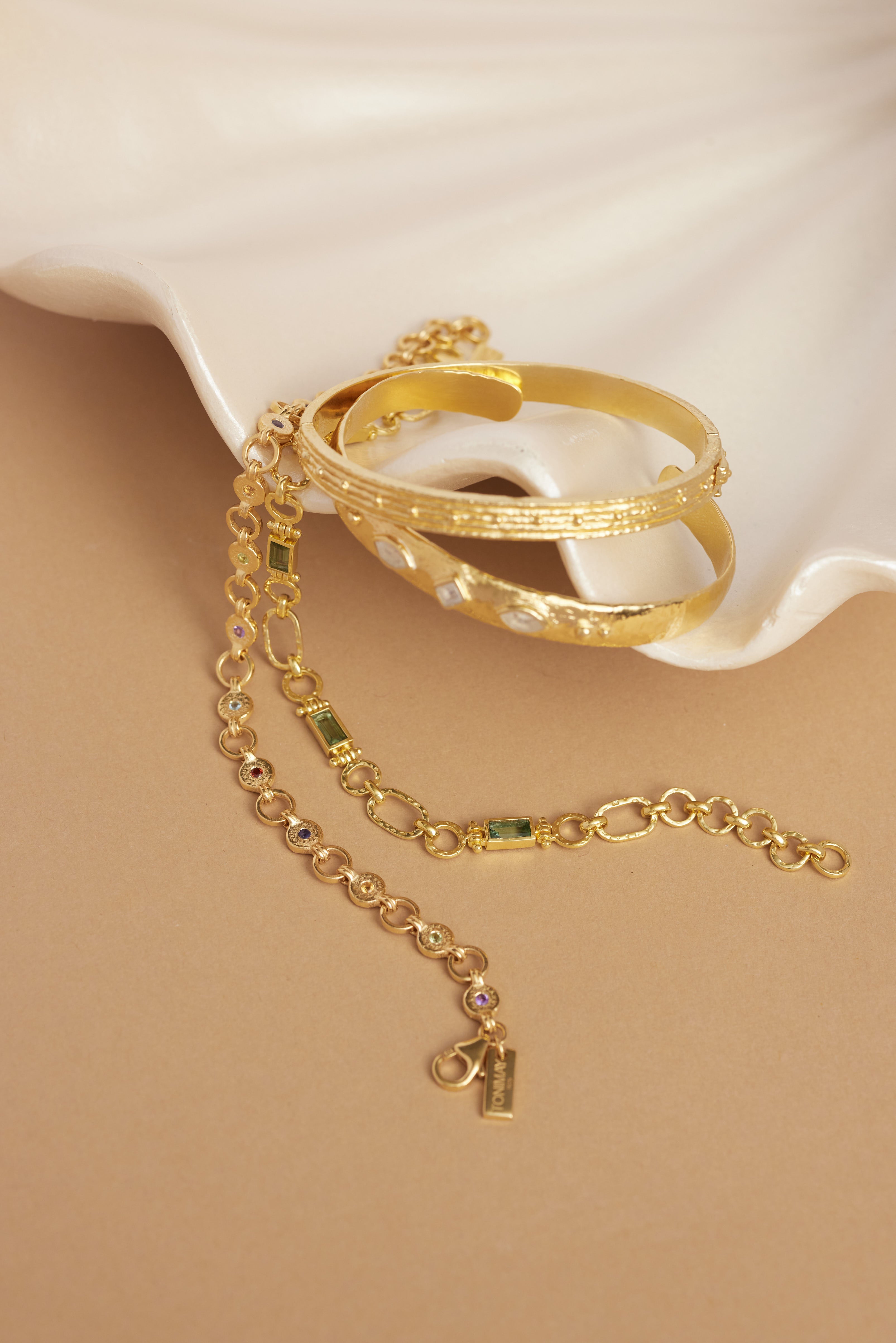 Petra Apatite Gold Bracelet for Women - Elegant Healing Crystal Jewelry - Perfect for Meditation, Yoga & Spiritual Gifts