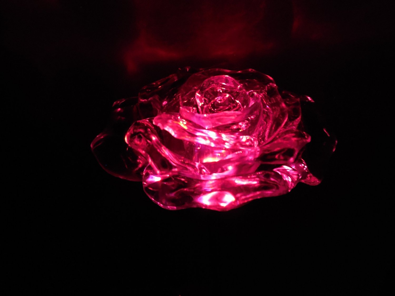 Solar Red Rose Light - Outdoor LED Garden Stake for Yard & Landscape Decor - Perfect Gift for Mother's Day, Valentine's Day & Home Decoration - Waterproof & Energy Efficient Solar Flower Light for Patio, Pathway & Backyard Lighting