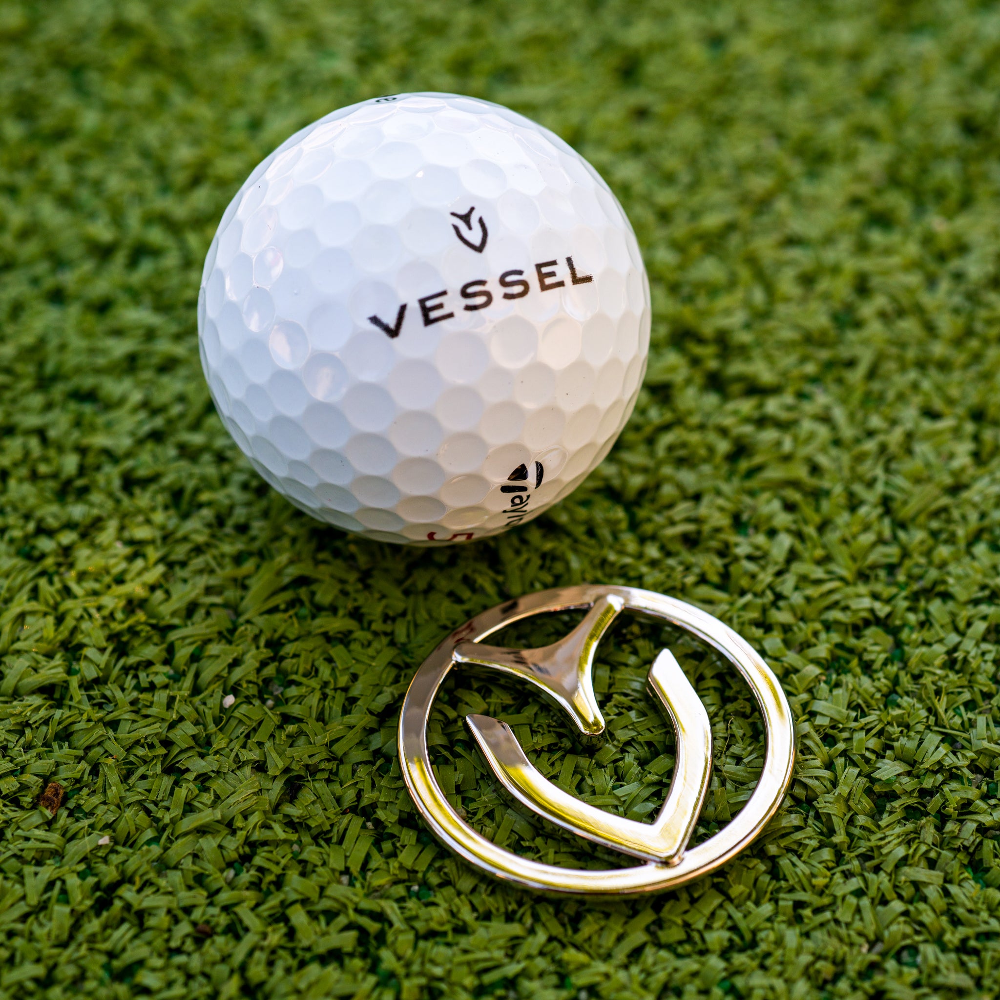 Premium Metal Golf Ball Marker - Durable & Stylish for Golfers - Perfect for Putting Greens & Golf Tournaments