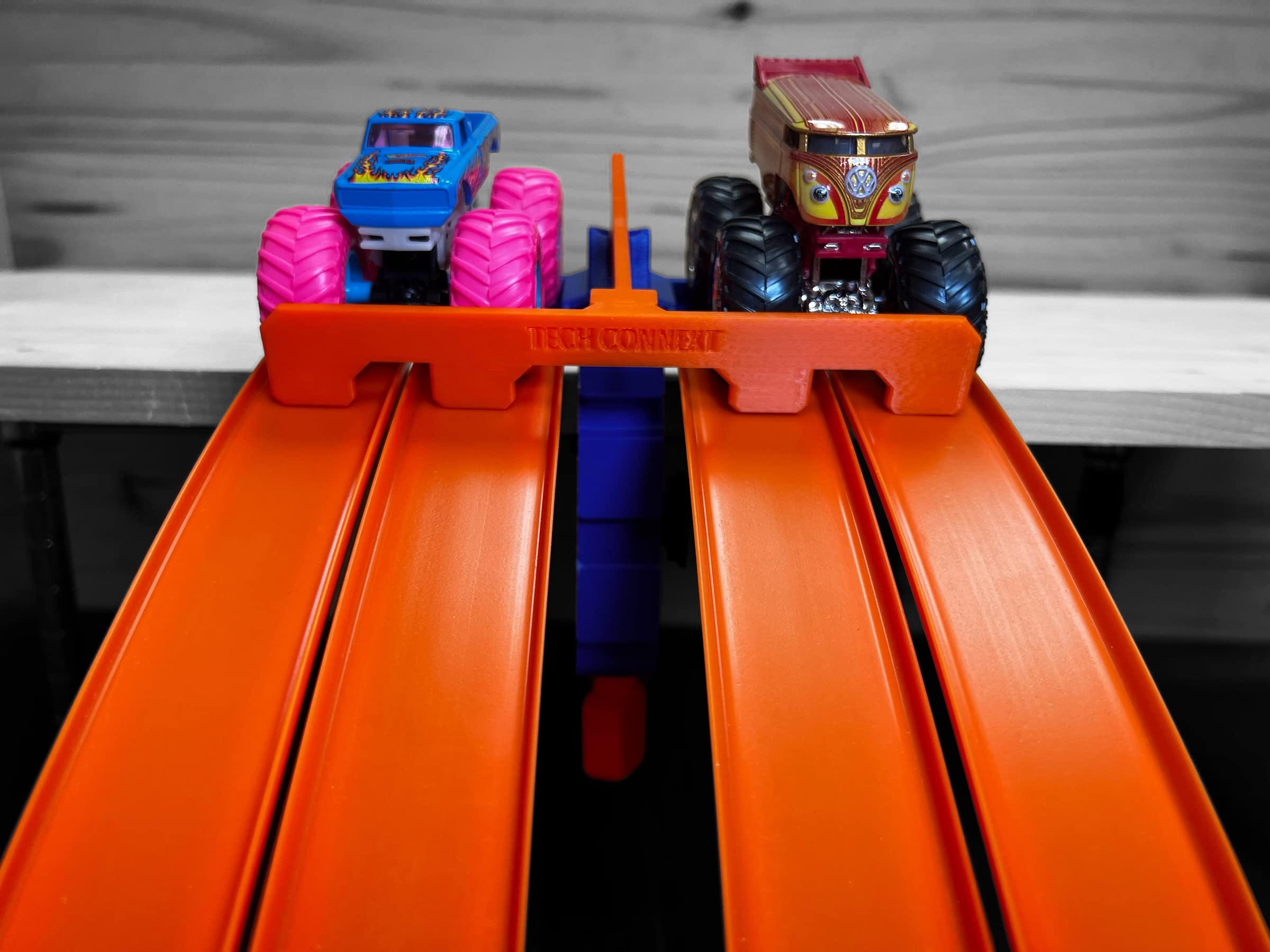 Hot Wheels 4-Lane Race Track Starter Gate - Compatible with Hot Wheels Tracks, Blue & Orange - Perfect for Kids' Racing Competitions & Playroom Fun