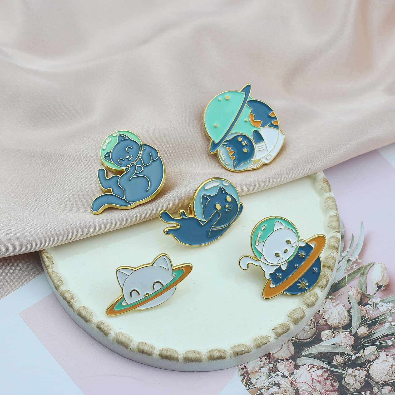 5Pcs Cute Cat Enamel Brooch Pins for Women & Girls - Cartoon Animal Enamel Pin Set for Kids - Novelty Cat Lapel Pins for Clothes, Backpacks, Hats, Bags & Accessories - Perfect for Gifts, DIY Crafts & Fashion Decorations