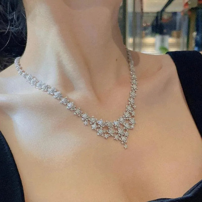 18K White Gold 8.0ct H Diamond Snowflake Necklace for Women - Luxury Real Diamond Pendant Jewelry Gift for Anniversary, Wedding & High-Class Banquet Parties