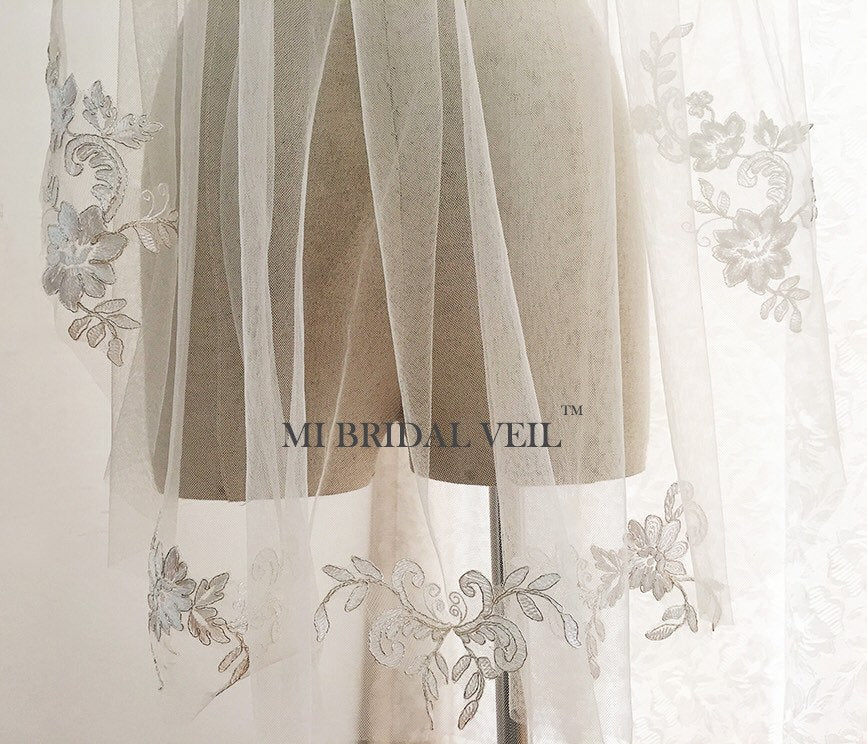 Elegant Silver Lace Applique Fingertip Wedding Veil for Bride - Perfect for Church Ceremonies, Outdoor Weddings & Bridal Photography