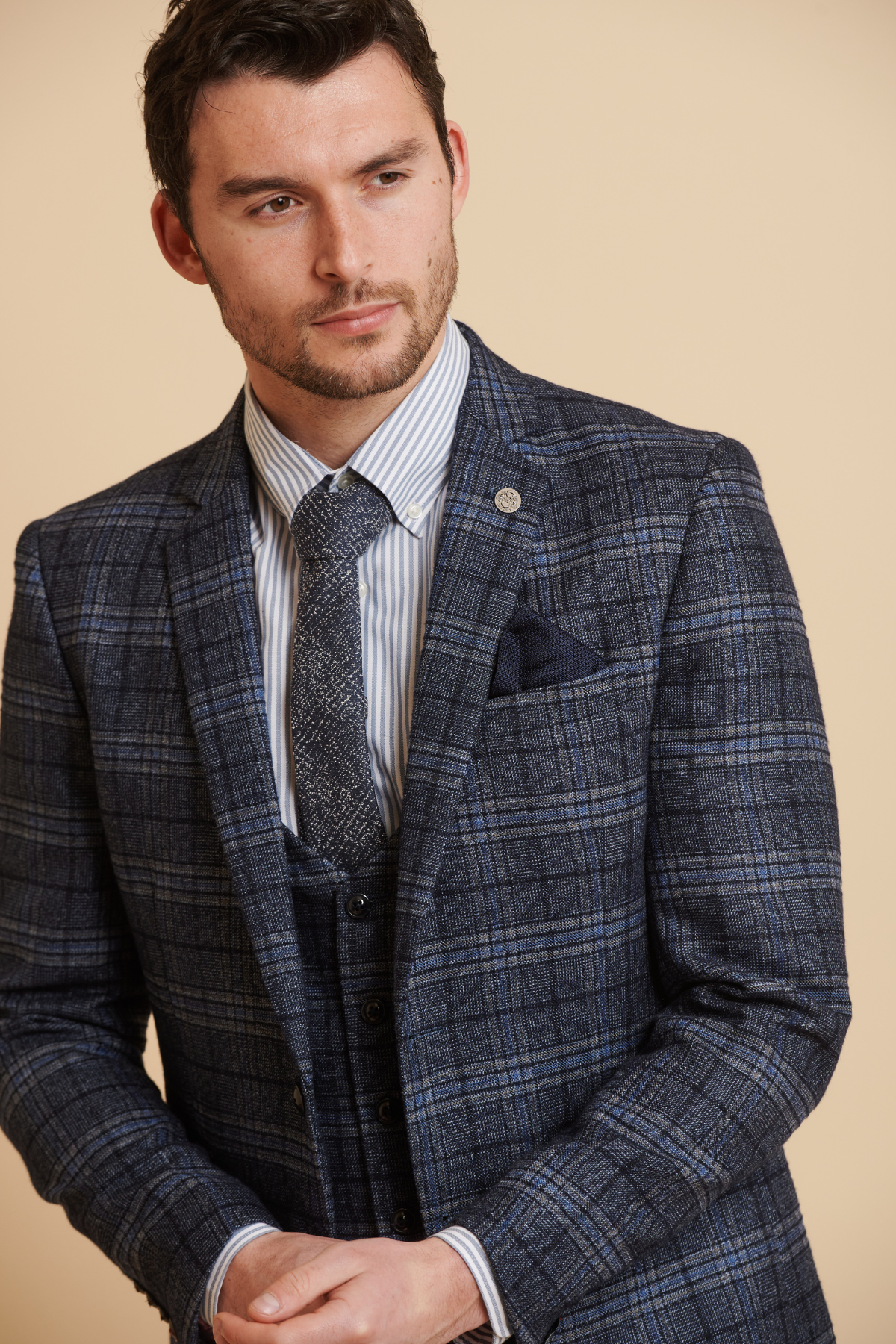 Everton FC James Tarkowski Andy Blue Check Suit - Official Football Player Outfit for Matchdays & Special Events