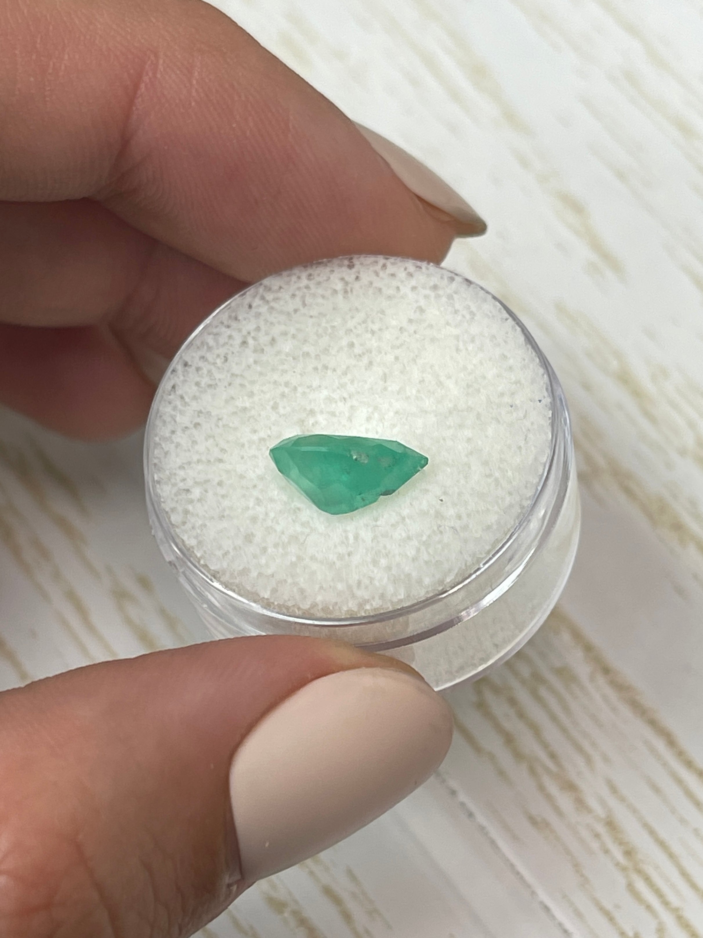 1.89 Carat 10.6x7.4mm Natural Green Colombian Emerald Pear Cut Loose Gemstone for Jewelry Making - Engagement Rings, Pendants & Earrings