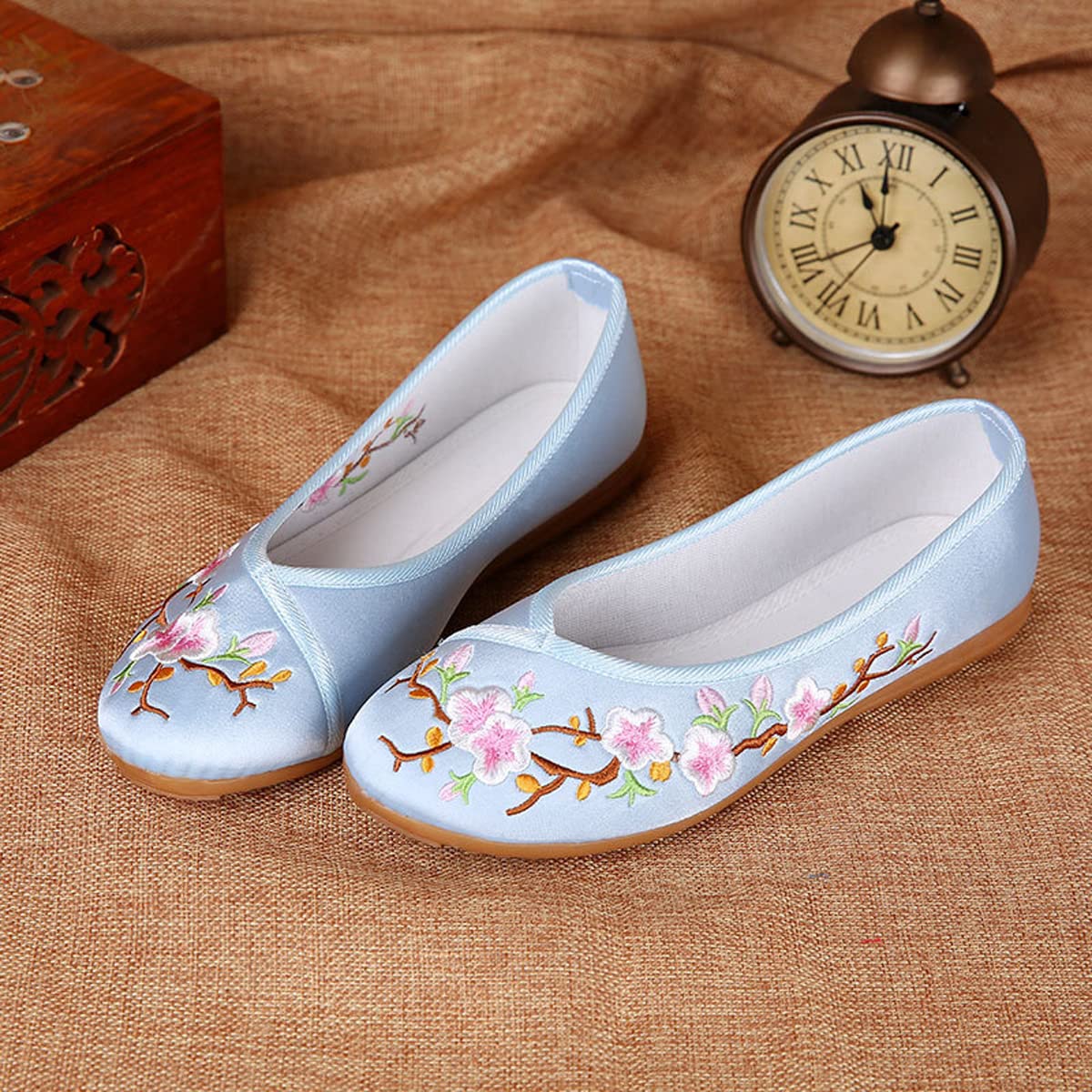 HuangTaiJi Qing Women's Floral Embroidered Ballet Flats - Ethnic Chinese Style Round Toe Shoes for Cheongsam, Traditional Outfits & Special Occasions