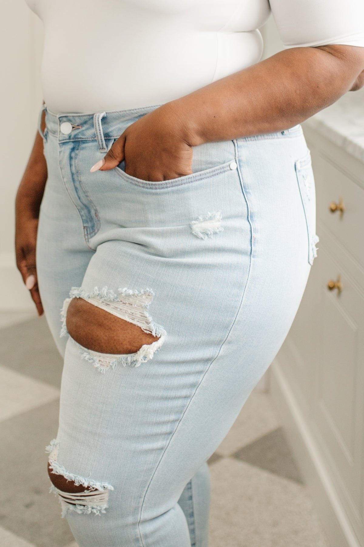Super Light Destroyed Boyfriend Jeans for Women - Vintage Ripped Distressed High Waist Denim Pants (Casual Streetwear, Date Night, Weekend Outfits)