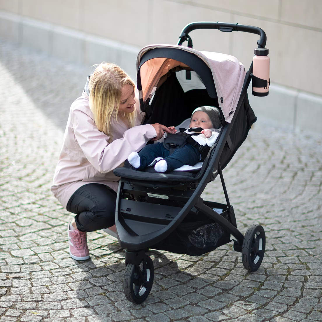 Thule Spring Leg Rest - Adjustable Car Seat Footrest for Kids, Comfortable Travel Support for Long Trips - Perfect for Road Trips, Camping & Family Vacations