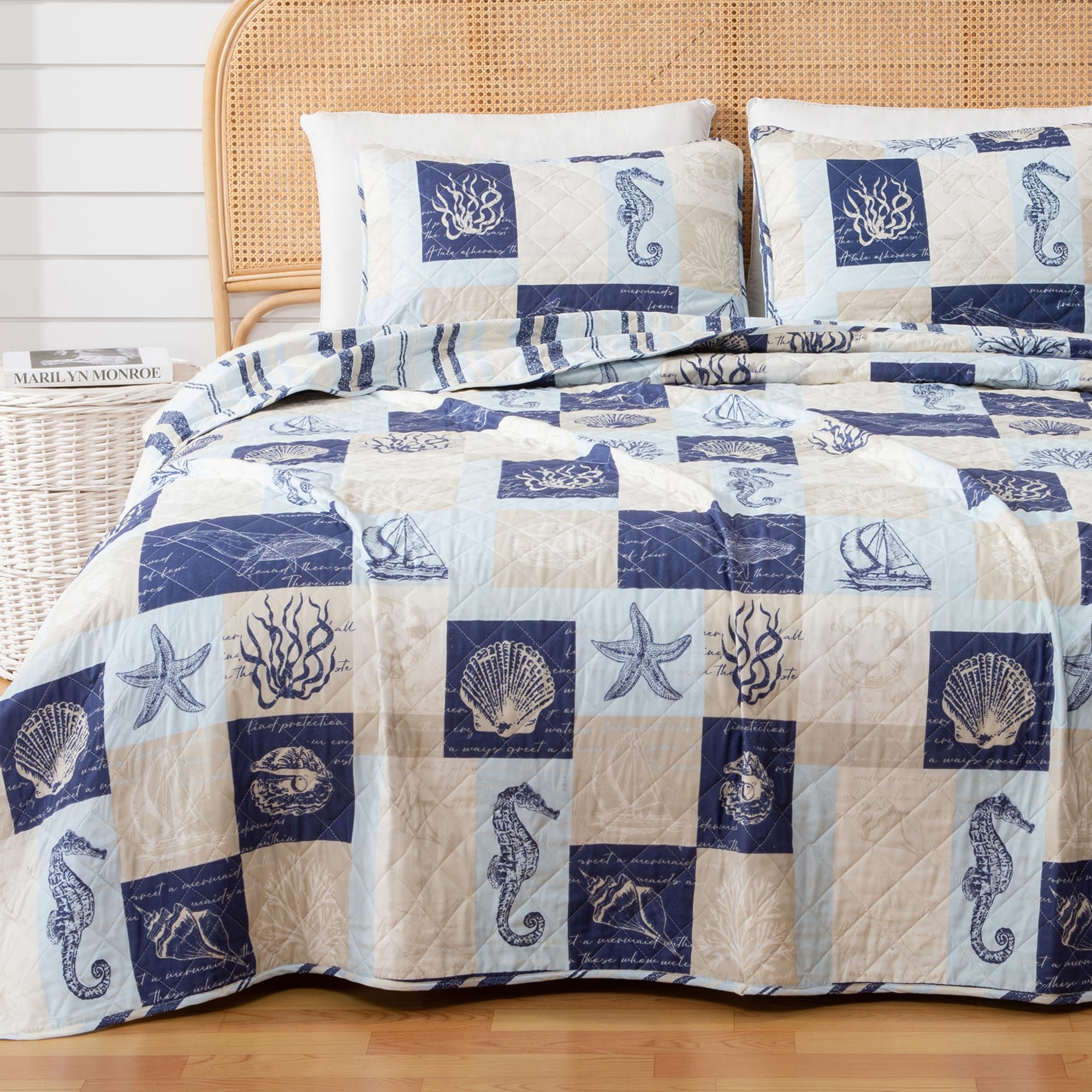 King Coastal Quilt Bedding Set - Lightweight Reversible Summer Beach Quilt with Shams, 3-Piece All Season Nautical Bedspread | Caspian Collection in Navy/Taupe | Perfect for Beach House, Guest Room & Coastal-Themed Bedrooms