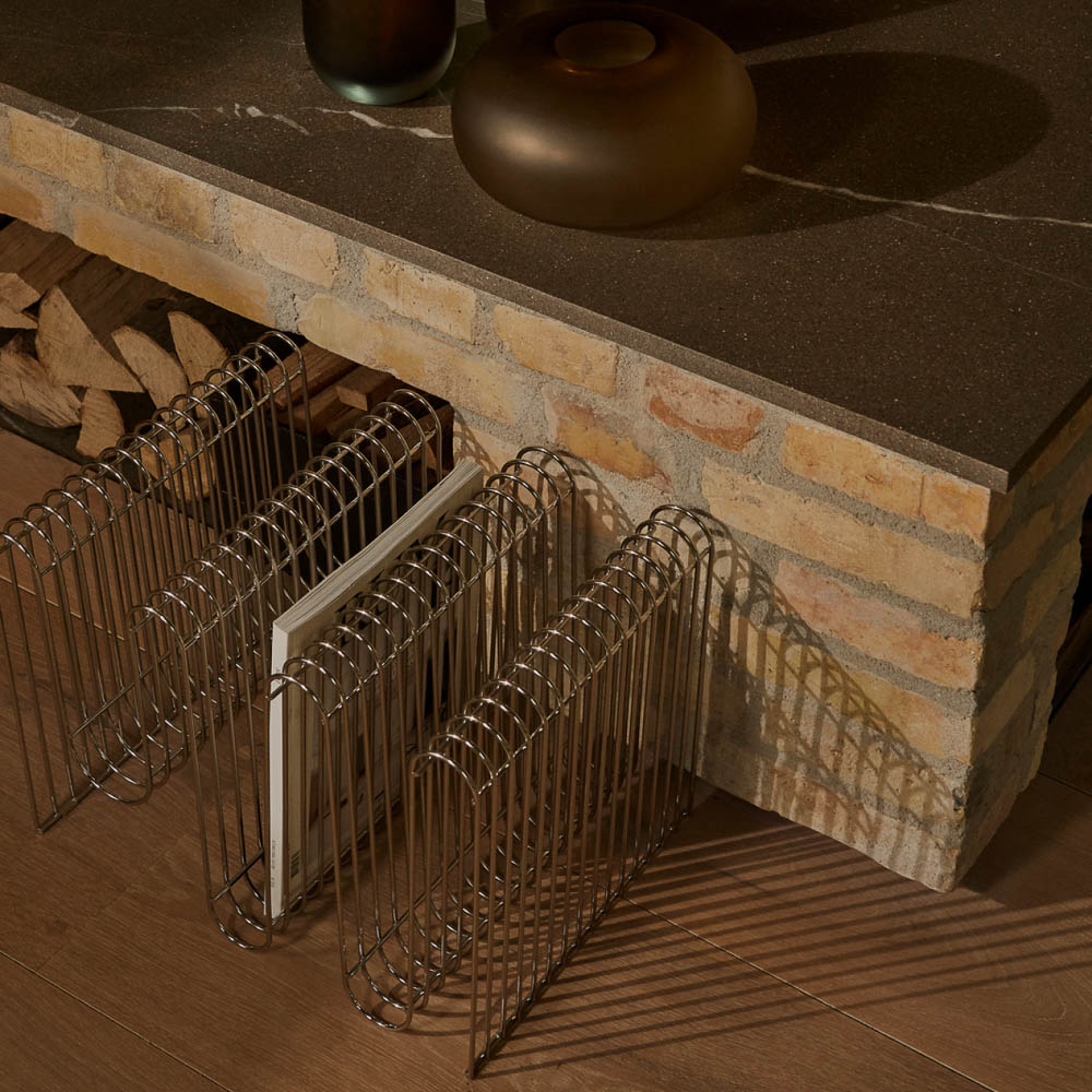 AYTM Curva Metal Magazine Holder Rack - Silver | Modern Magazine Organizer for Living Room, Office & Bookshelf Decor