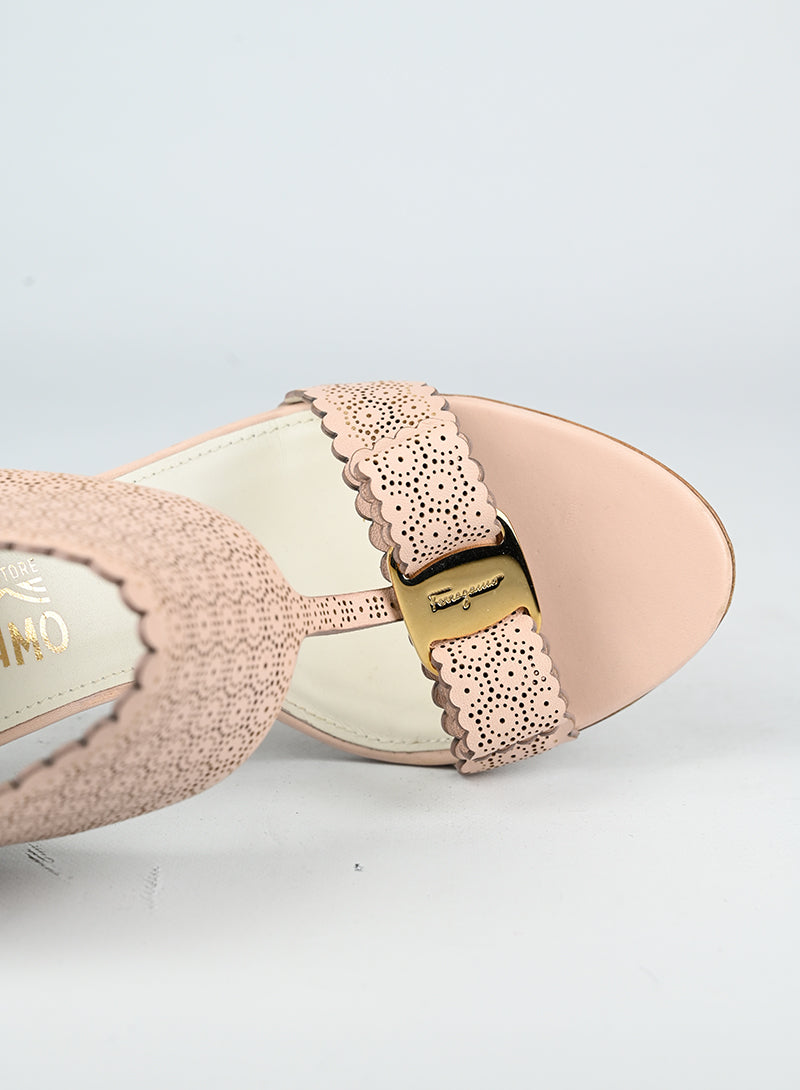 Ferragamo Powder Pink Leather Sandals Size 39 - Elegant Women's Summer Shoes for Casual Outings and Beach Vacations