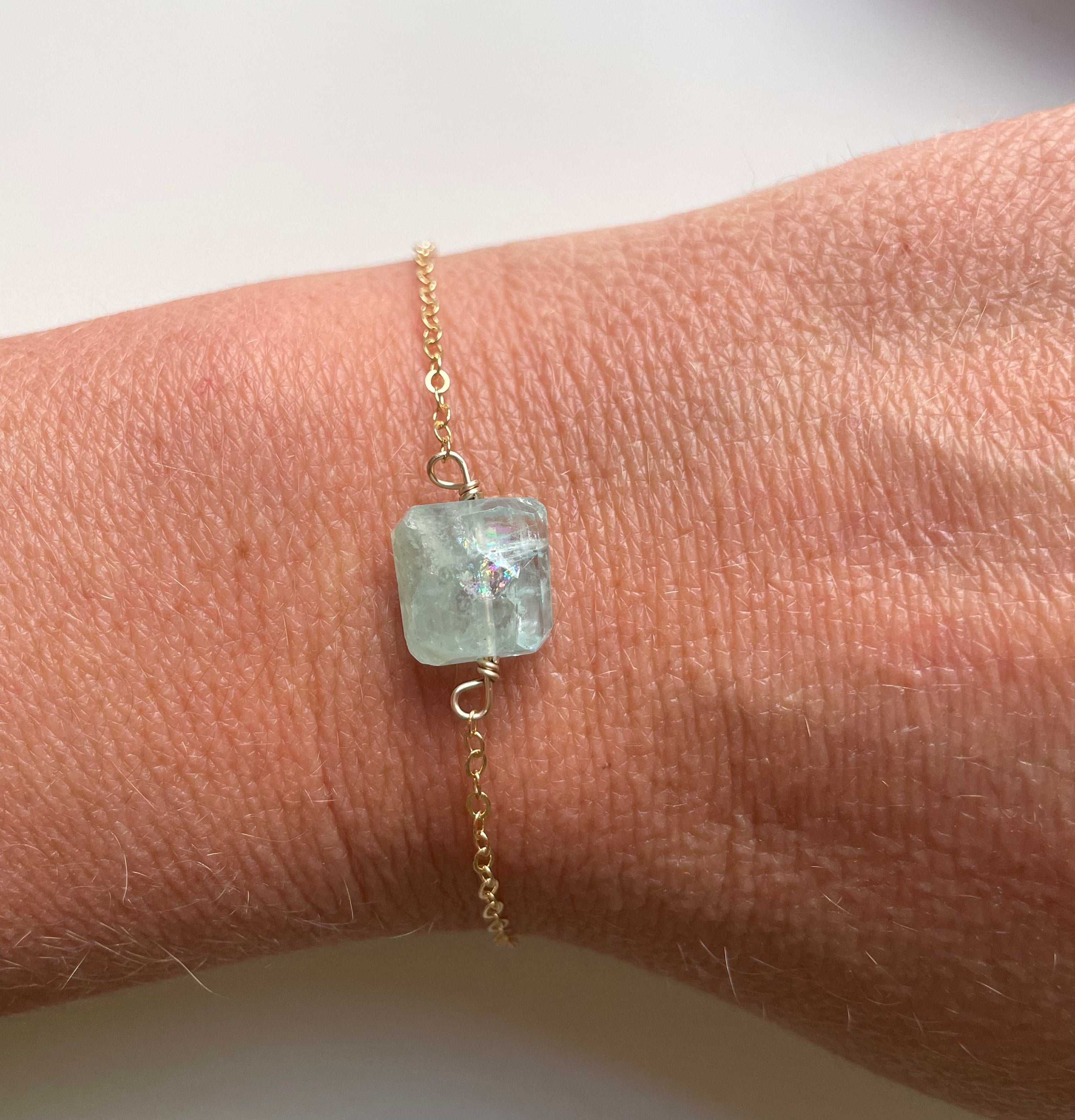 Natural Aquamarine Crystal Bracelet for Women - Healing Stone Jewelry for Stress Relief & Positive Energy - Perfect for Meditation, Yoga & Everyday Wear