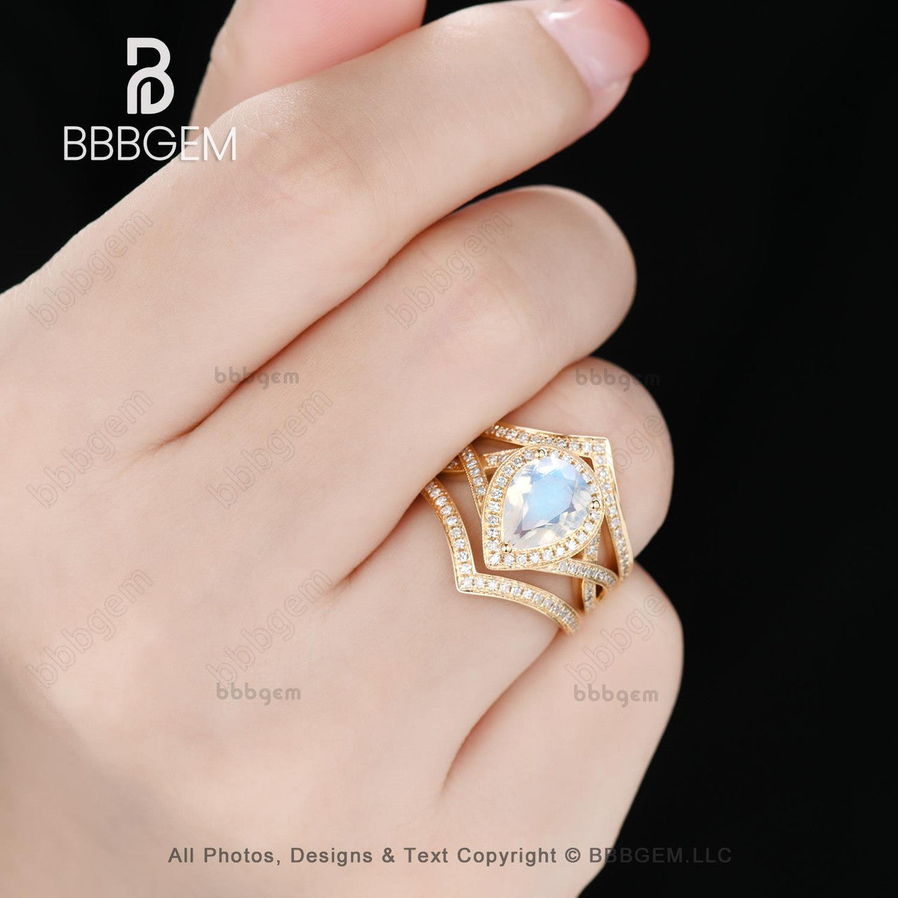 Vintage 3-Piece Pear Moonstone and Diamond Twisting Split Shank Bridal Ring Set in 18K Yellow Gold (2.2 Carat) - Perfect for Weddings, Engagements & Cocktail Parties