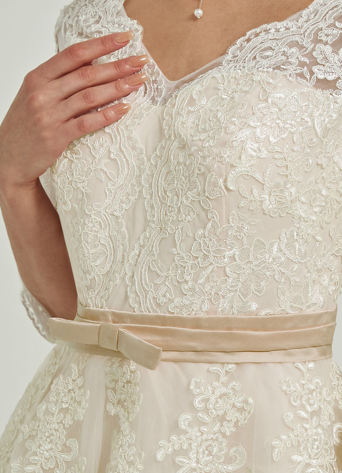 Elegant Diamond White & Champagne Lace A-Line Wedding Dress with 3/4 Sleeves and High-Low Hem - Perfect for Beach Weddings, Garden Ceremonies, and Romantic Vows