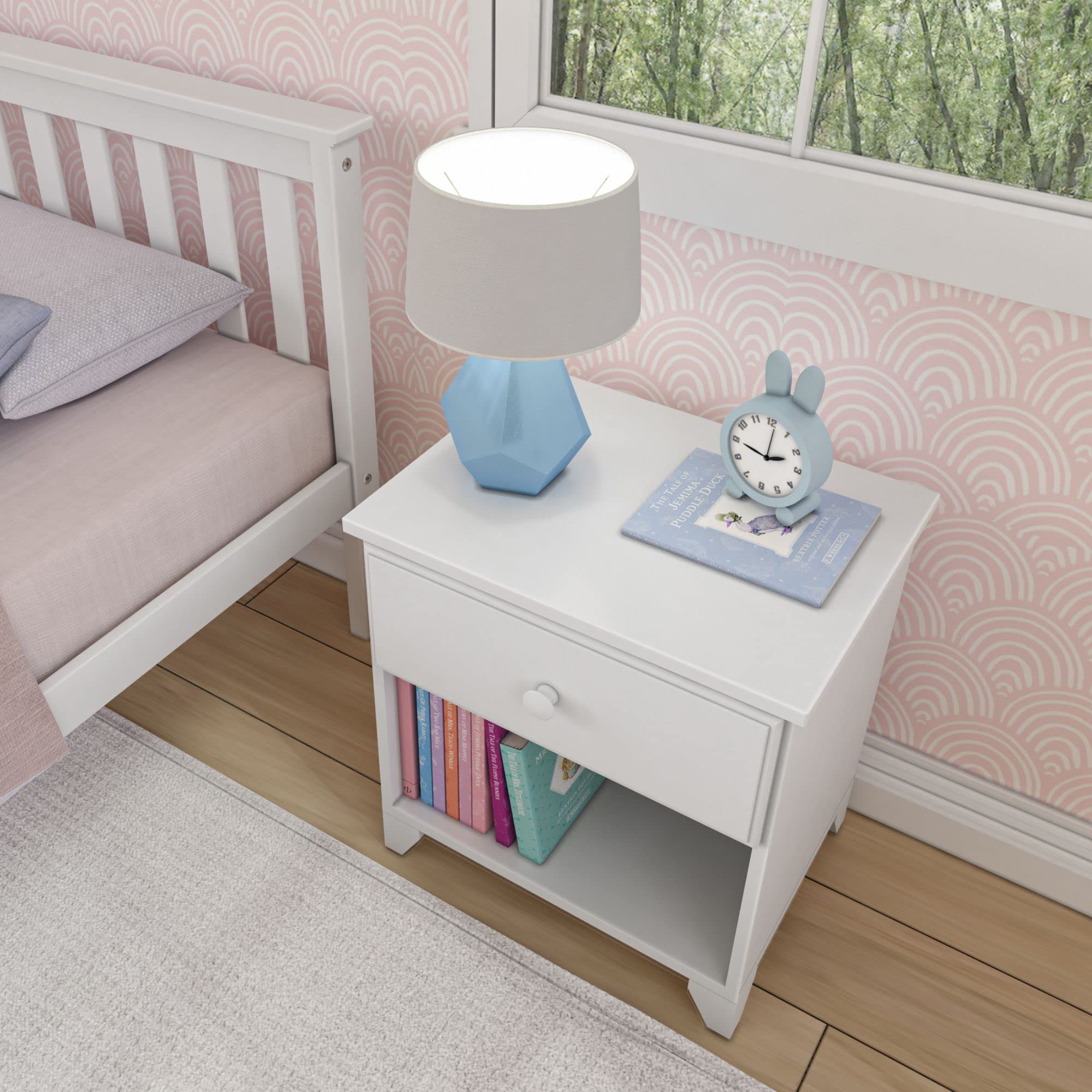 Max & Lily Classic White Wood Nightstand with 1 Drawer - Kids Bedside Table, Small End Table for Bedroom - Perfect for Nursery, Kids Room or Guest Room Storage