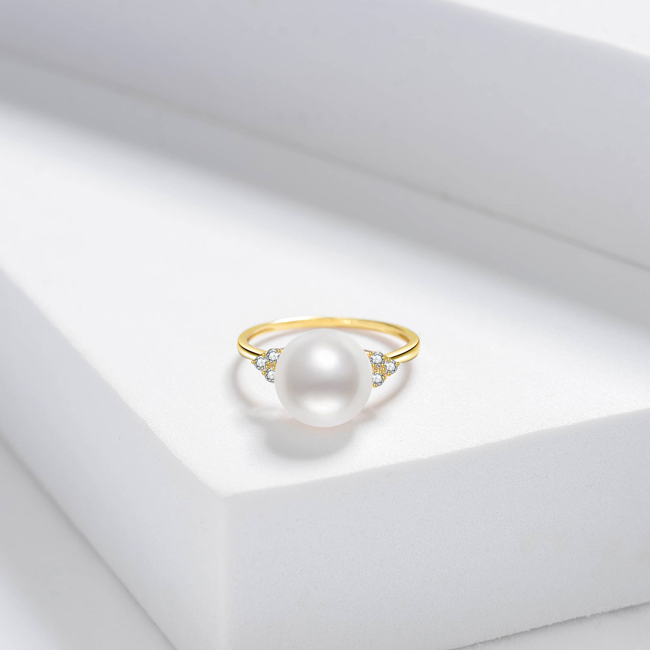 18K Gold Freshwater Pearl Ring KR00040 | Elegant Pearl Jewelry for Women | Perfect for Weddings, Anniversaries & Special Occasions