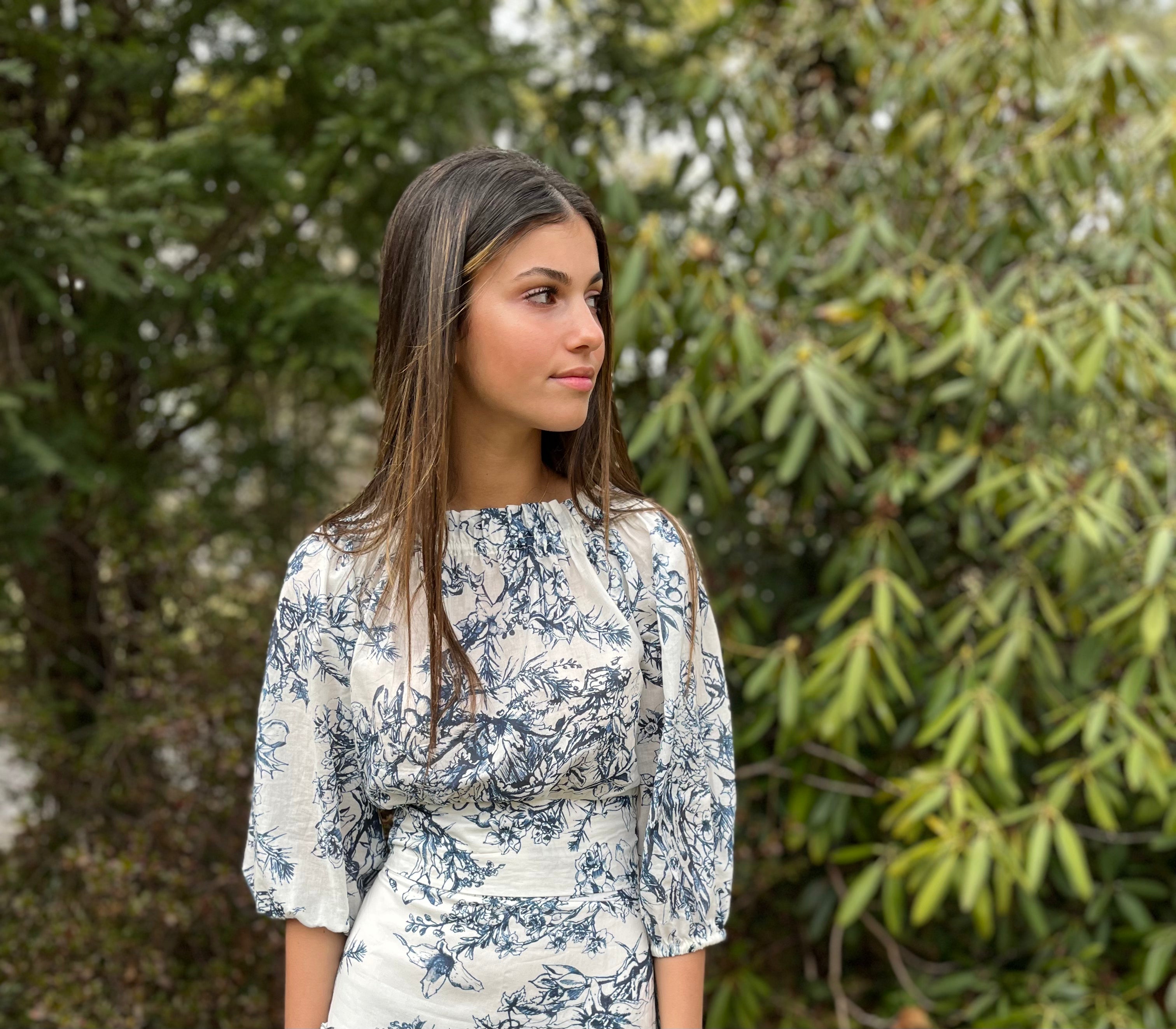 Women's Stylish Toile Print Blouse - Floral French Countryside Design for Casual Wear & Date Night Outfits