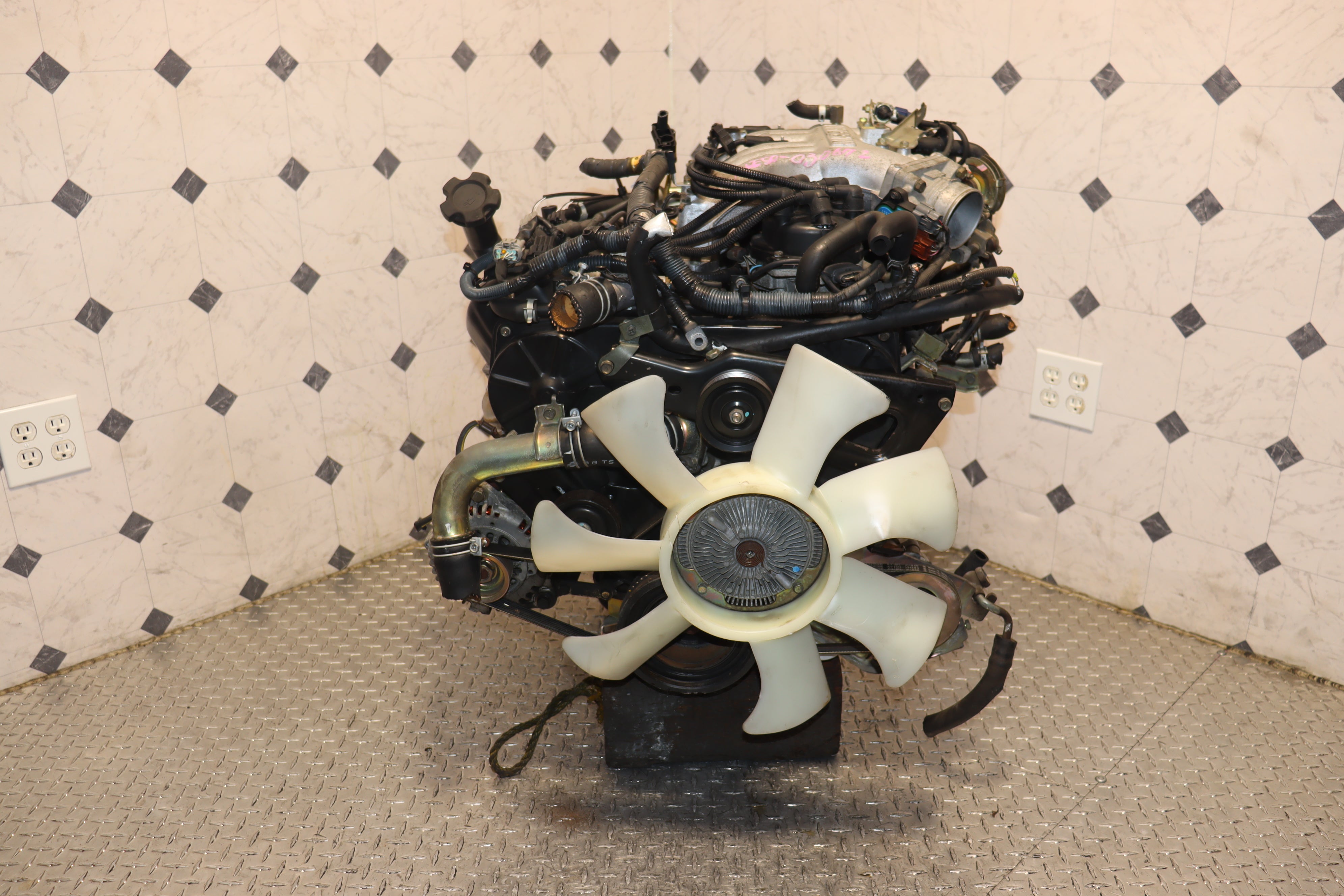 JDM Nissan VG33 3.3L V6 Engine for 1996-2004 Frontier Xterra Pathfinder QX4 - High Performance Replacement Engine for Off-Road & Daily Driving