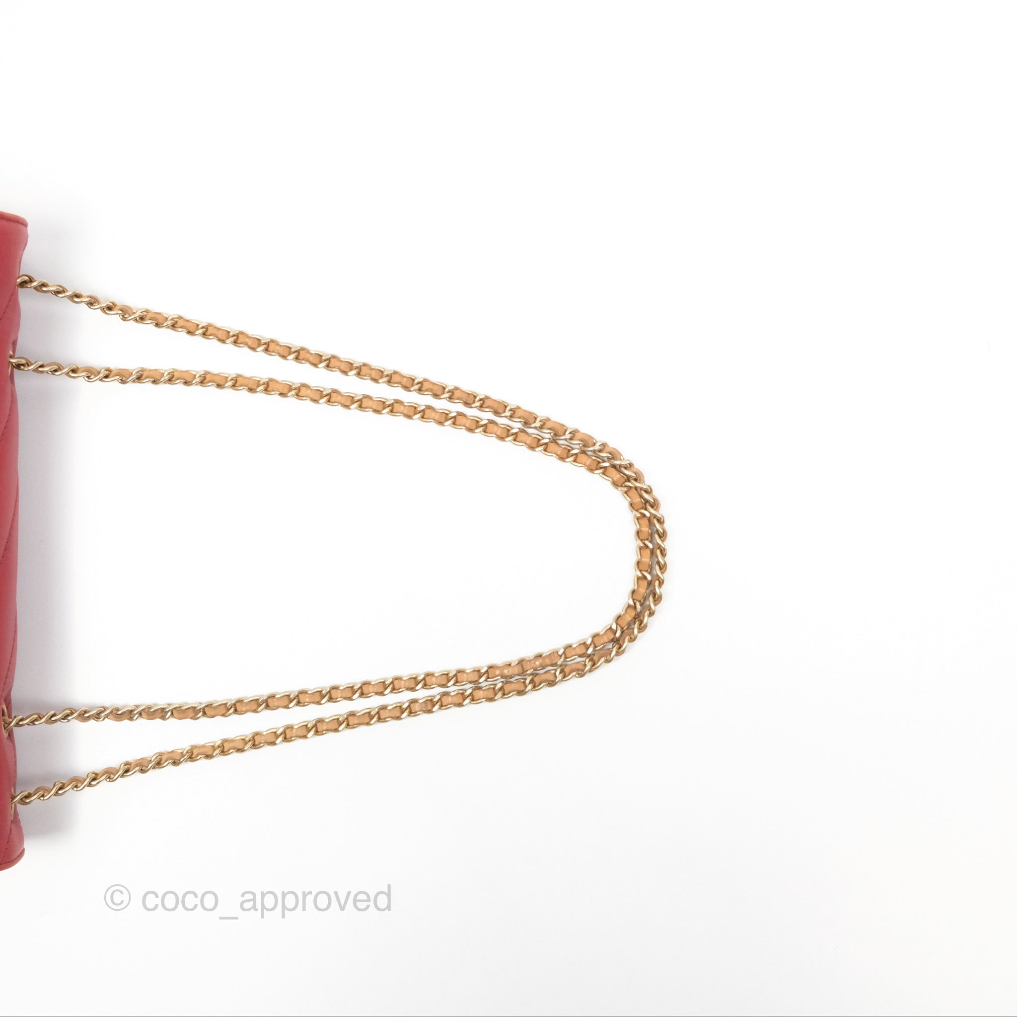 Chanel Chevron Shoulder Bag in Red Calfskin Leather with Aged Gold Hardware - Luxury Crossbody Purse for Women, Perfect for Parties, Date Nights & Special Occasions