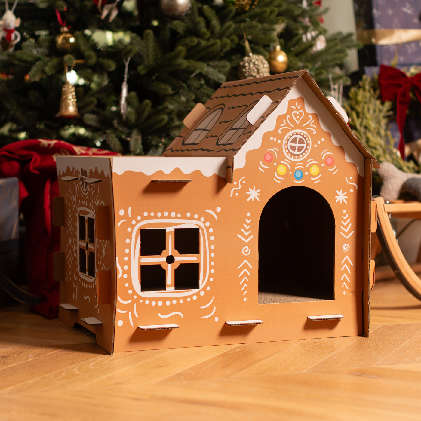 Premium Rosewood Cat Scratcher - Gingerbread House Design for Indoor Cats | Durable & Natural Wood | Fun Holiday Toy for Kittens & Adult Cats | Perfect for Playtime & Stress Relief