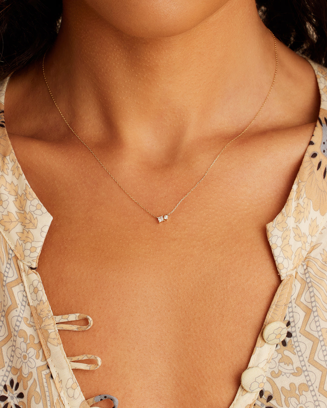 Exquisite Diamond & White Sapphire Pendant Necklace for Women - Elegant Jewelry Gift for Anniversary, Wedding & Special Occasions