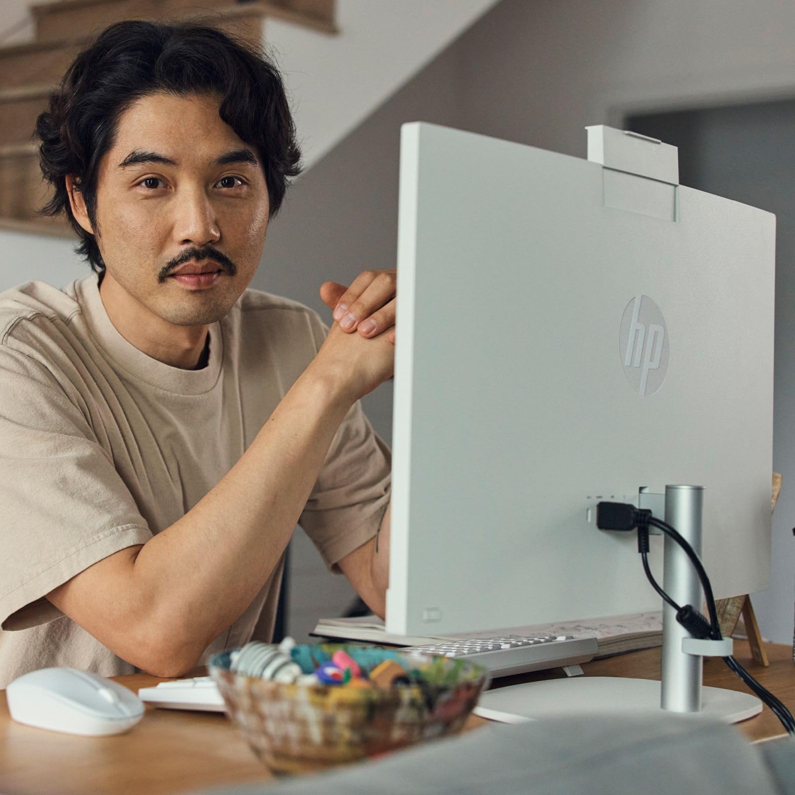 HP All-in-One 24-cr1000ng 白色一体机 | Windows 11 Home 64位 | 家庭办公与娱乐的完美选择