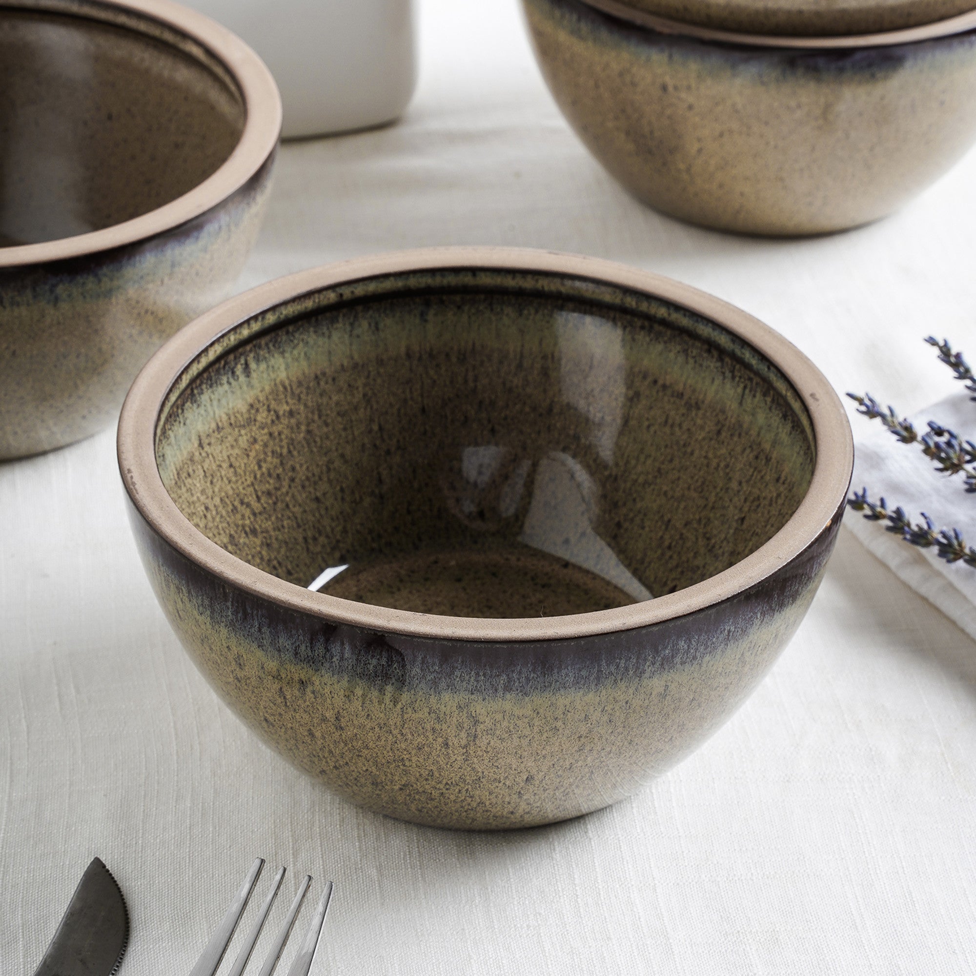 Premium Green and Beige Stoneware Bowl by Tina - Durable Ceramic Serving Bowl for Soup, Salad, Pasta - Perfect for Dining, Entertaining & Kitchen Decor