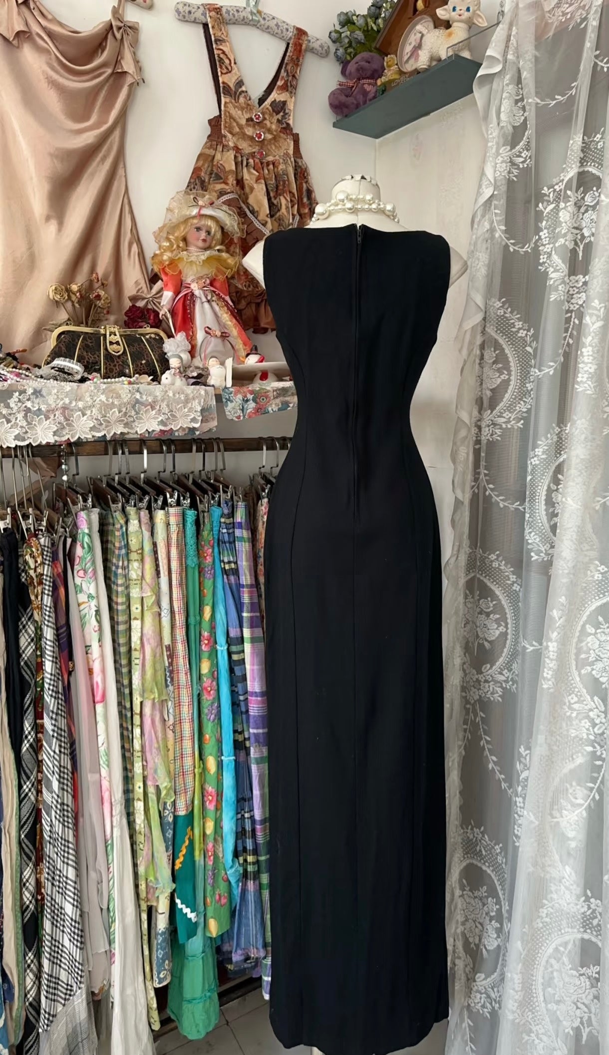 Elegant Black Sheath Prom Dress with High Slit - Formal Evening Gown for Homecoming, Cocktail Party & Special Occasions - Style J6309