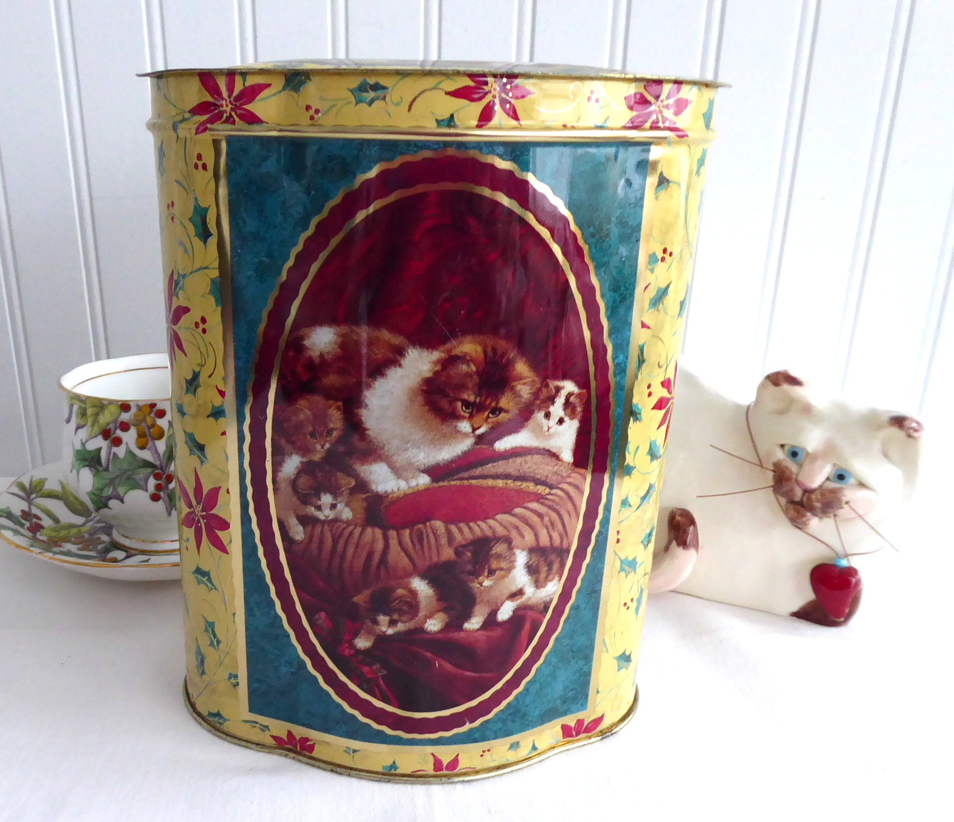 Vintage 1940s English Christmas Kittens Tea Tin - Holly Chintz Design in Gold, Green & Red Holiday Colors - Perfect for Biscuit Storage & Festive Home Decor