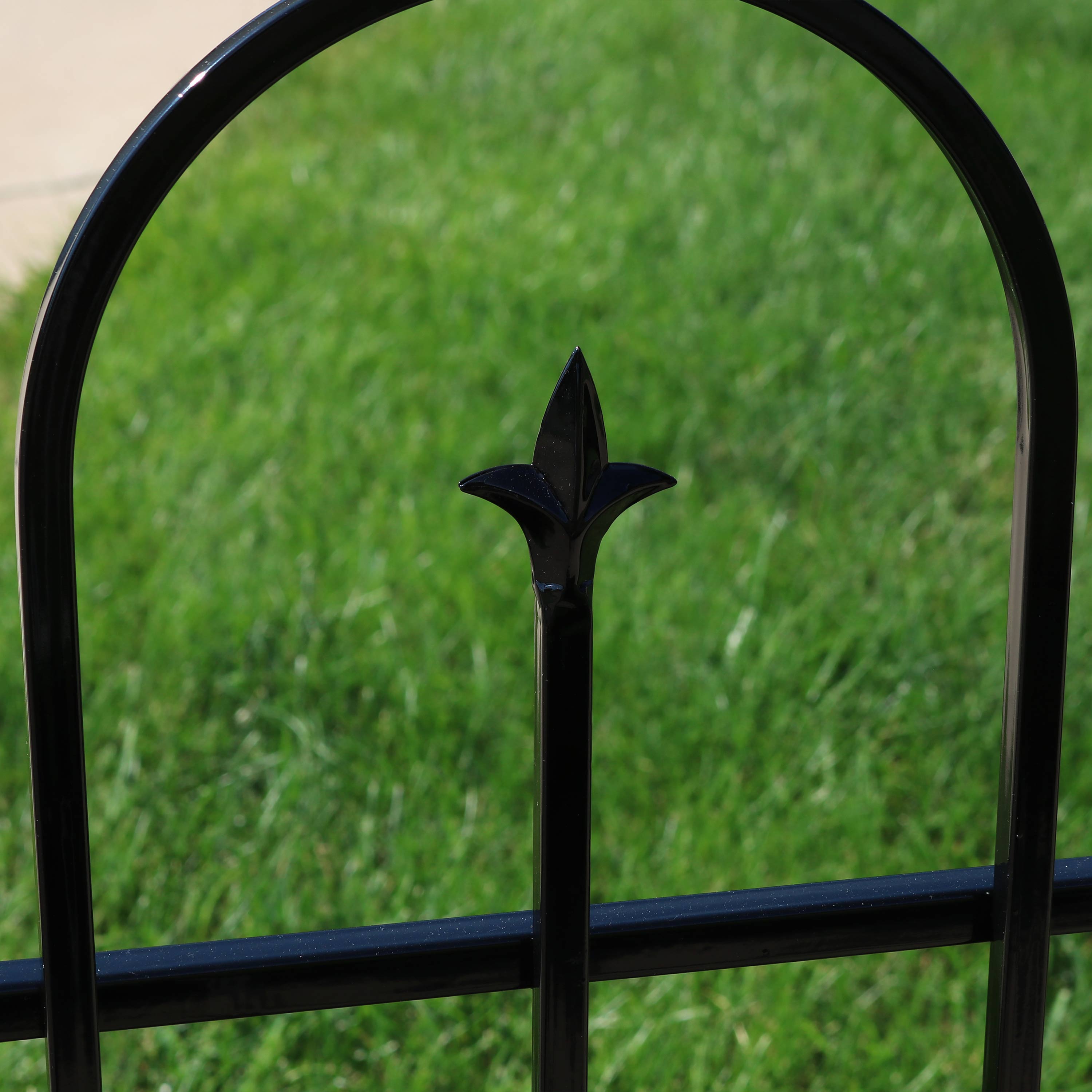 Sunnydaze 2-Piece Decorative Finial Border Fence - 8' Overall Length - Elegant Garden Edging for Flower Beds, Pathways & Outdoor Decor