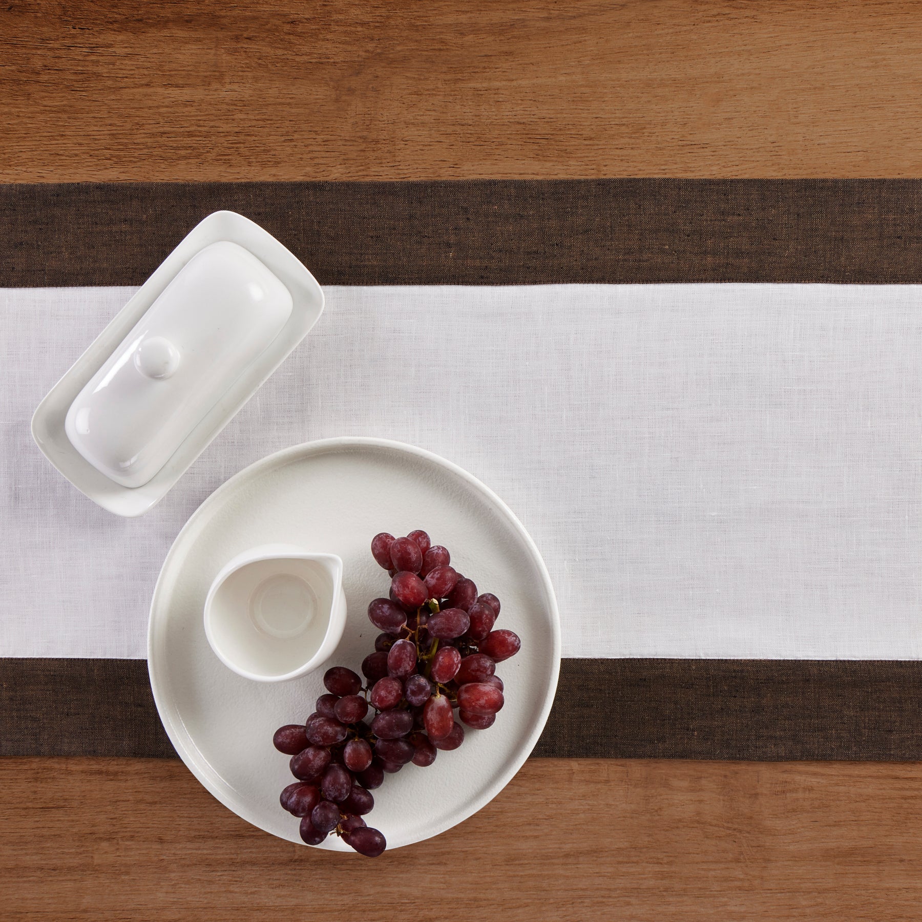 Stylish Contempo Table Runner for Dining & Decor - Perfect for Holidays, Weddings & Home Decor