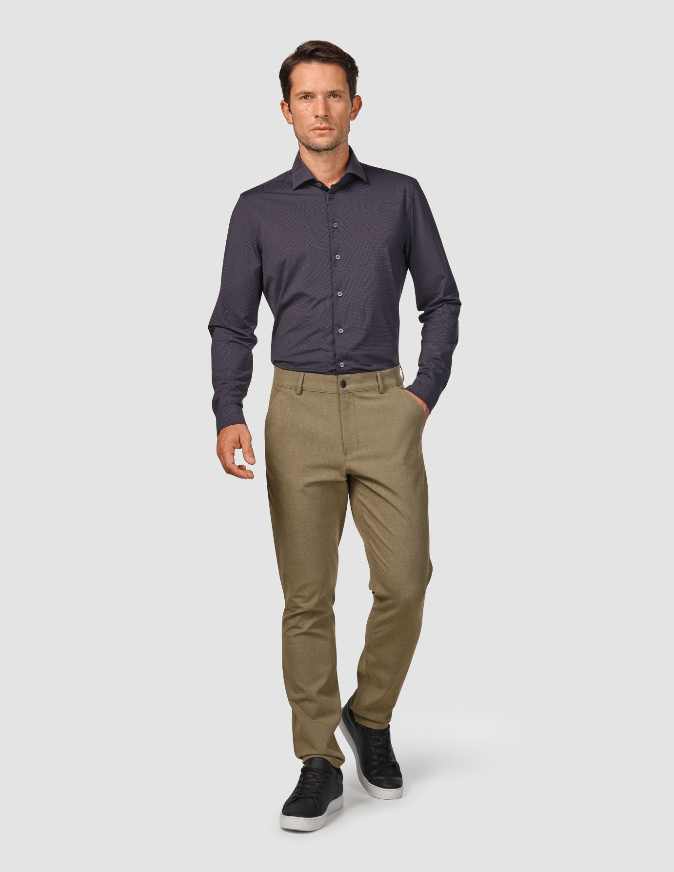Men's Slim Fit Travel Shirt in Dark Navy - Breathable Wrinkle-Resistant Button Down for Business Trips & Casual Outings