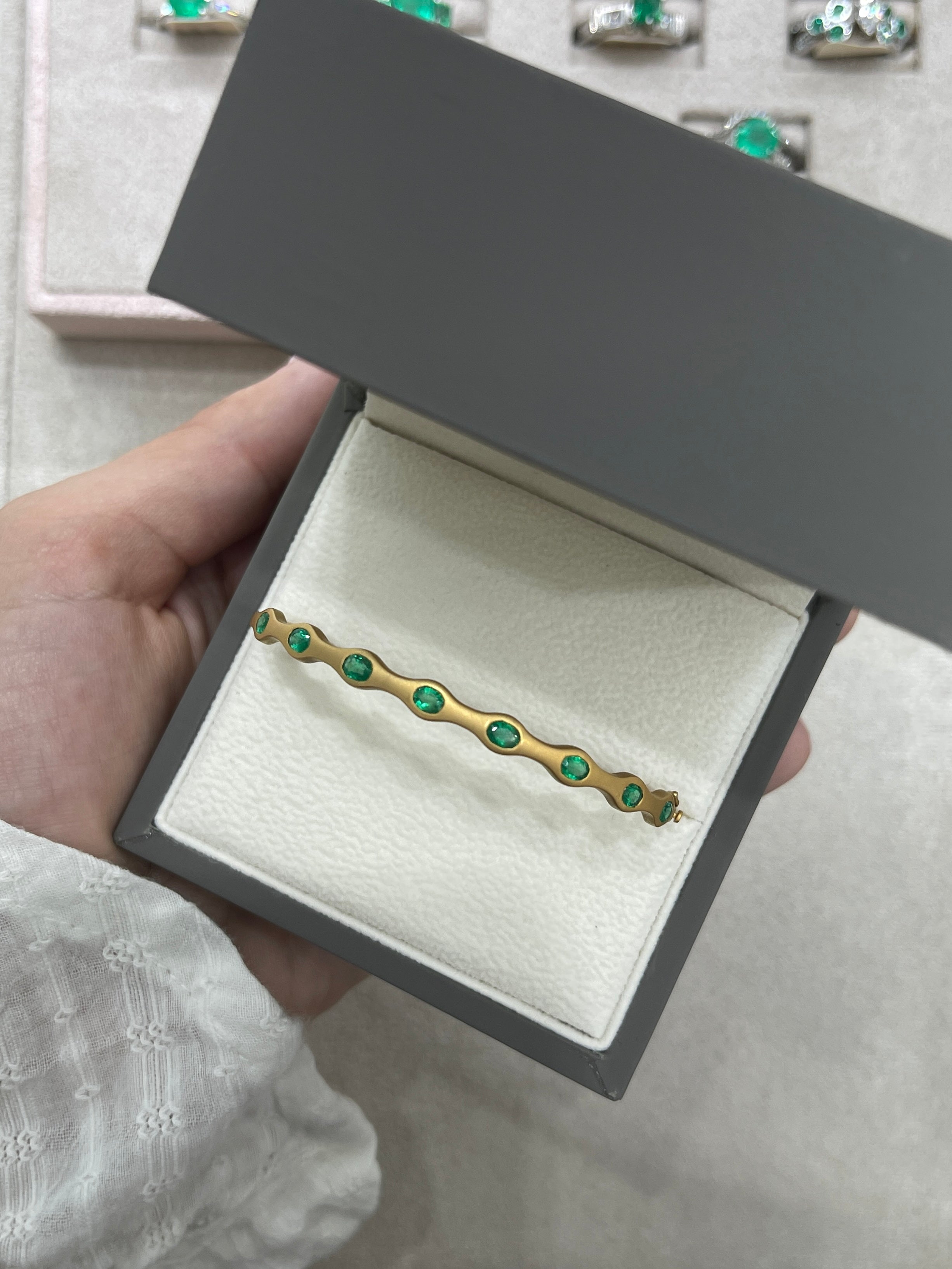 1.80tcw Oval Emerald Wavy/Scalloped 14K Gold Bangle Bracelet - Elegant Jewelry for Women, Perfect for Weddings, Parties & Special Occasions