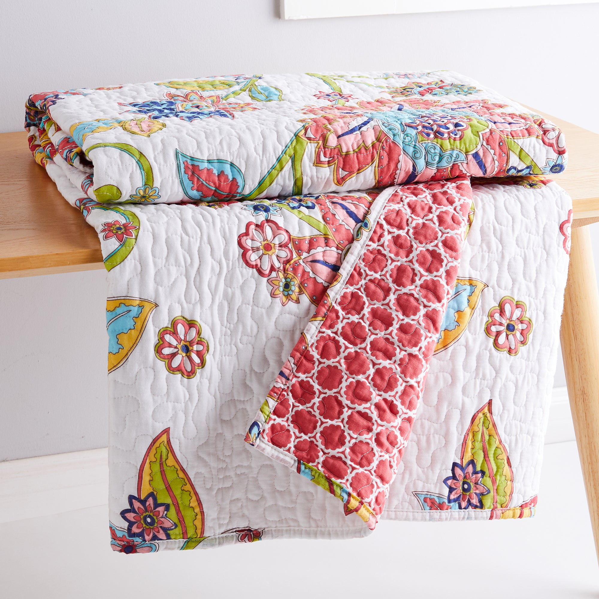 Clementine Spring Quilted Throw Blanket - Soft Lightweight Cozy Bedspread for Couch, Sofa & Bed - Perfect for Living Room, Bedroom Decor & Gift Giving