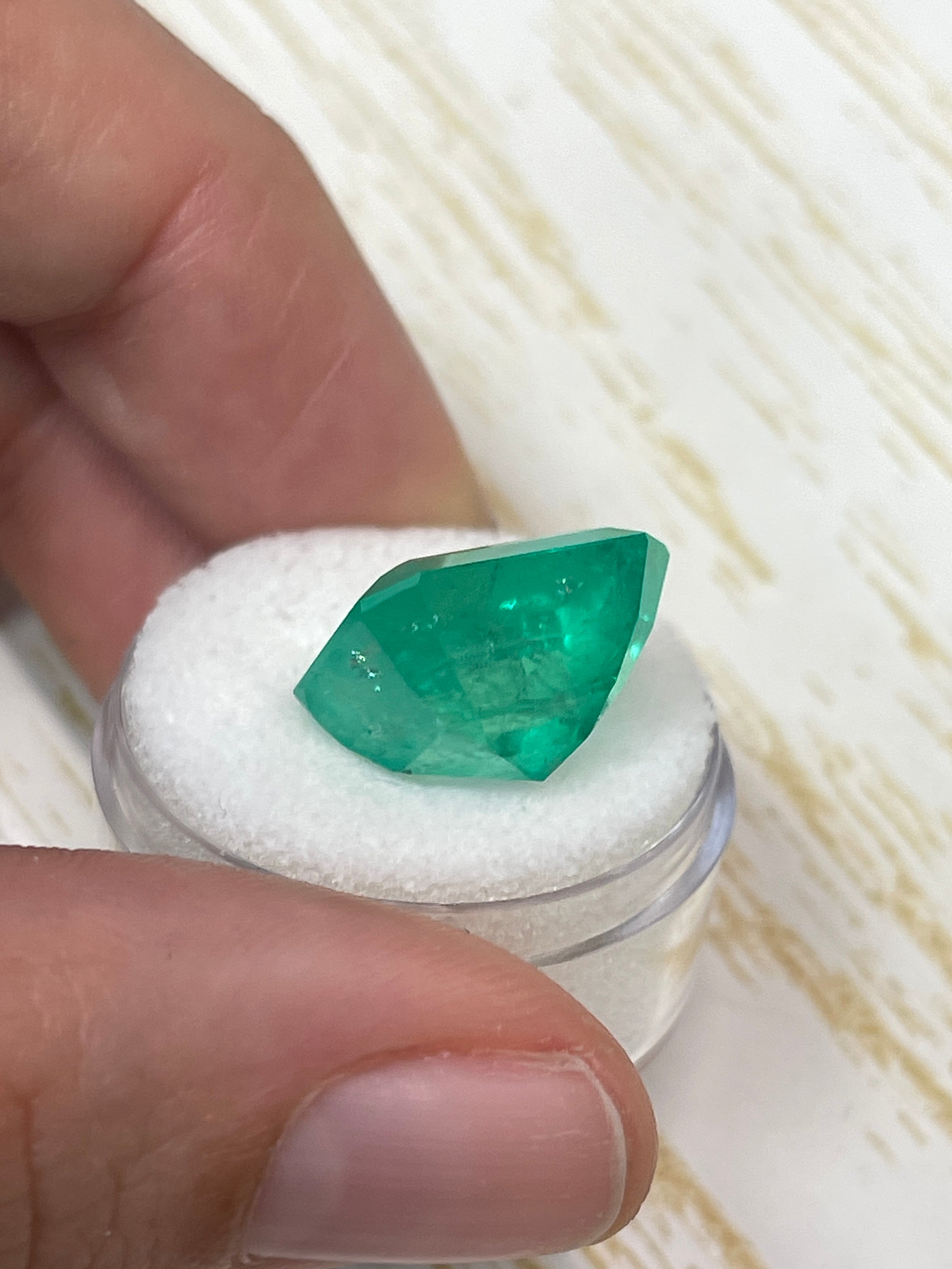 15.28 Carat GIA Certified Loose Colombian Emerald Gemstone - 15.5x14.5mm Emerald Cut Natural Green Emerald for Jewelry Making, Engagement Rings & Luxury Gifts