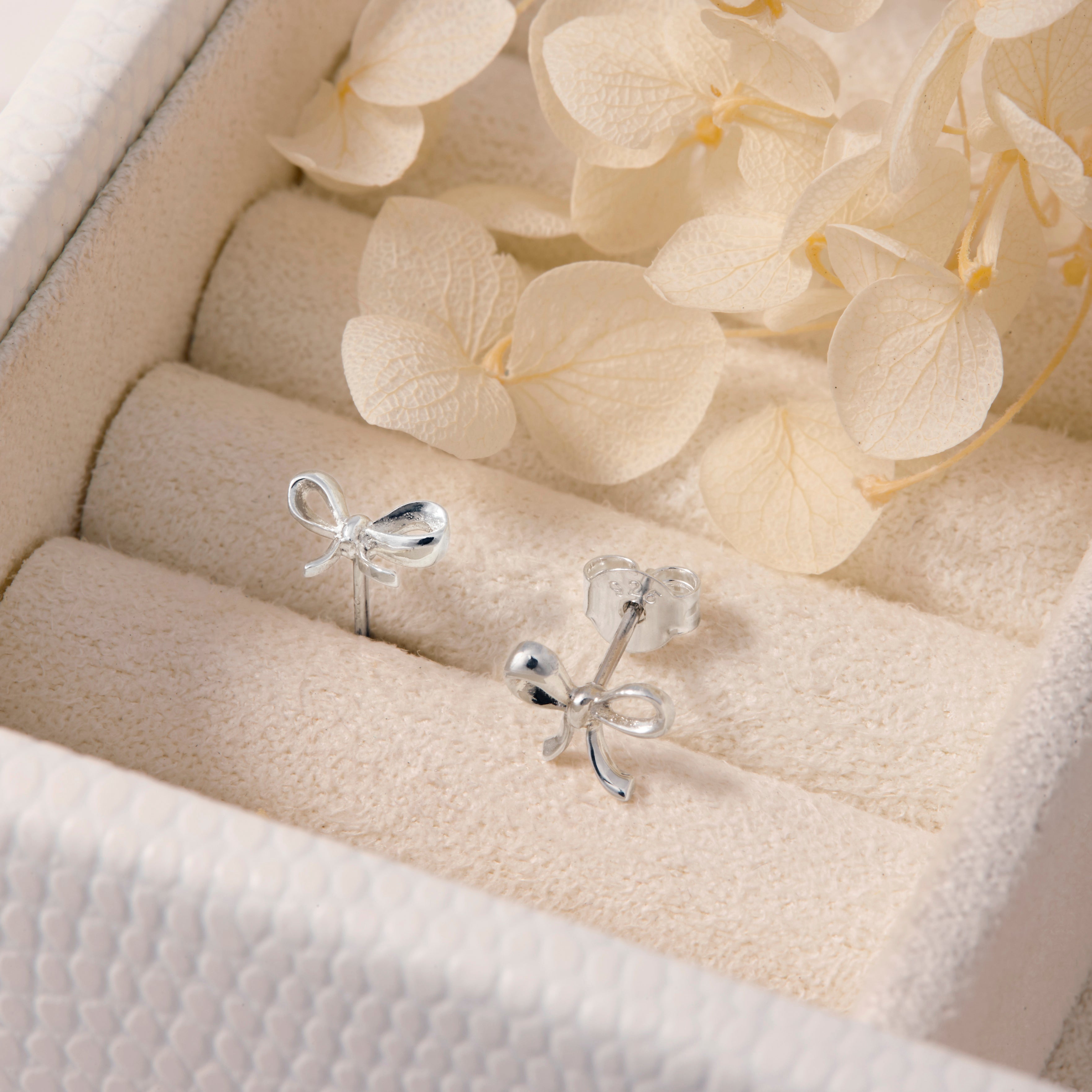 Elegant Bow Stud Earrings for Women - Dainty & Stylish Jewelry Gift for Her - Perfect for Parties, Weddings & Everyday Wear
