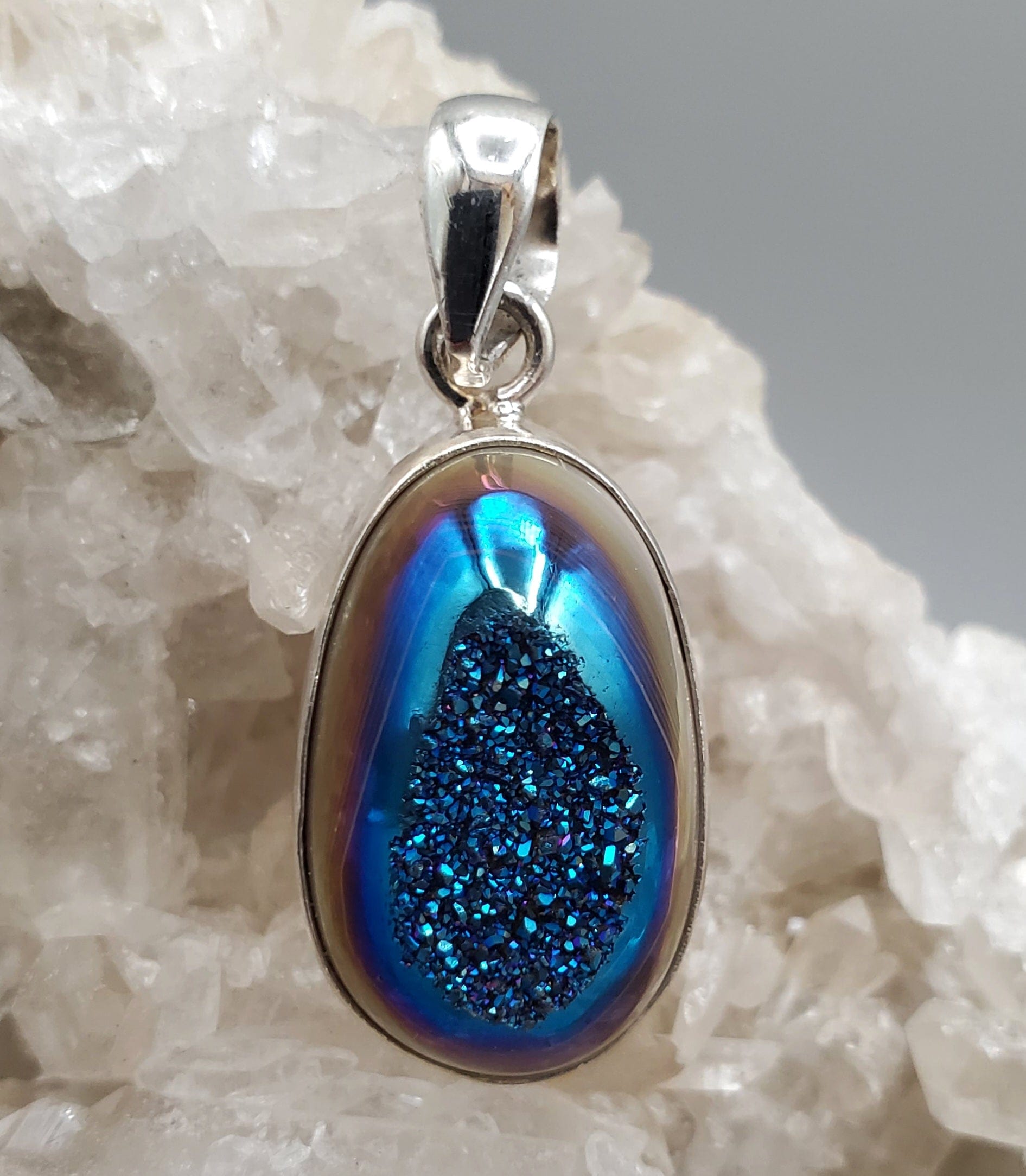 Aura Druzy Pendant Necklace - Natural Stone Crystal Jewelry for Women - Perfect for Everyday Wear, Gift Giving & Spiritual Healing