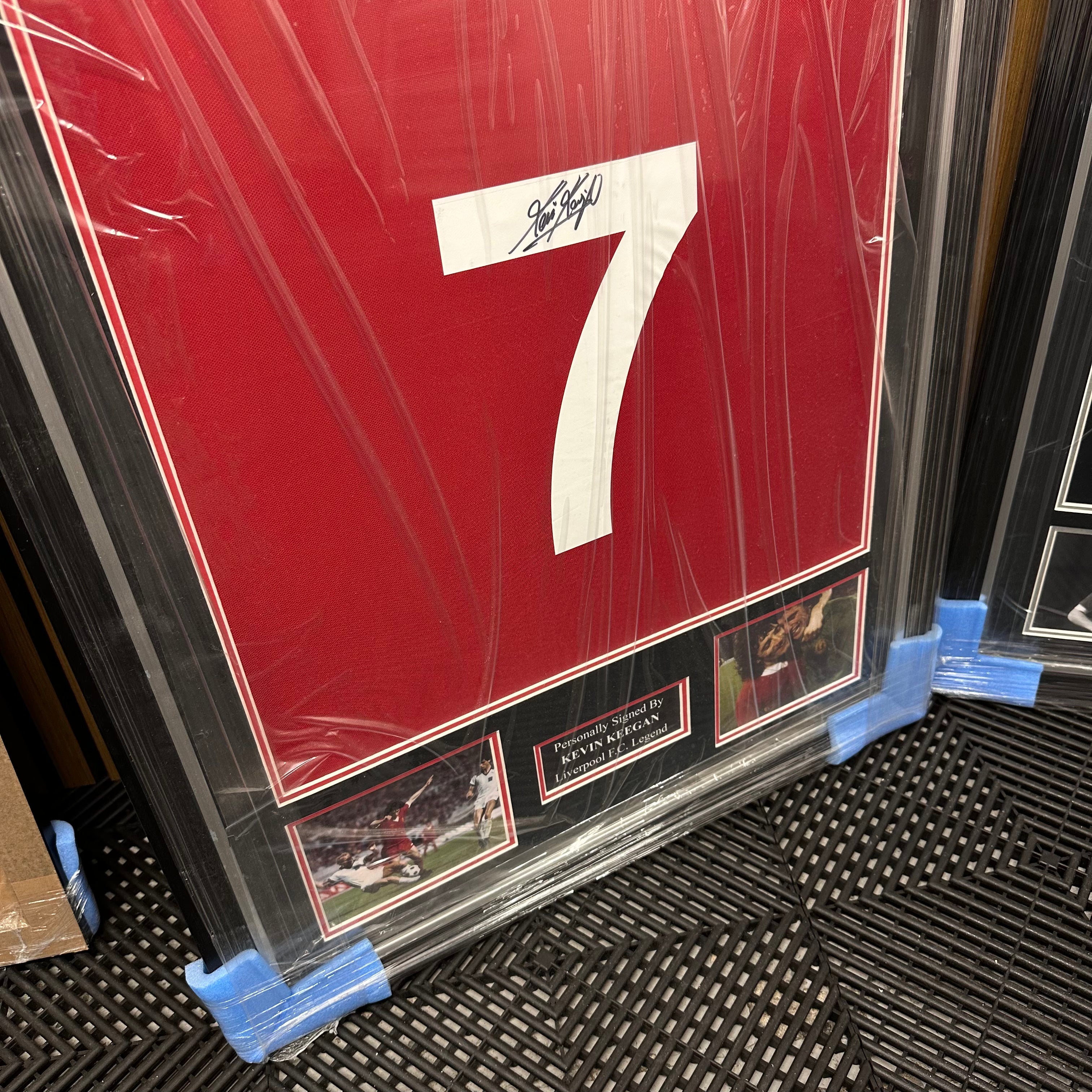2 X LIVERPOOL LEGENDS FRAMED SHIRTS - Authentic Football Jersey Display for Home & Office Decor - Perfect Gift for Soccer Fans & Sports Memorabilia Collectors