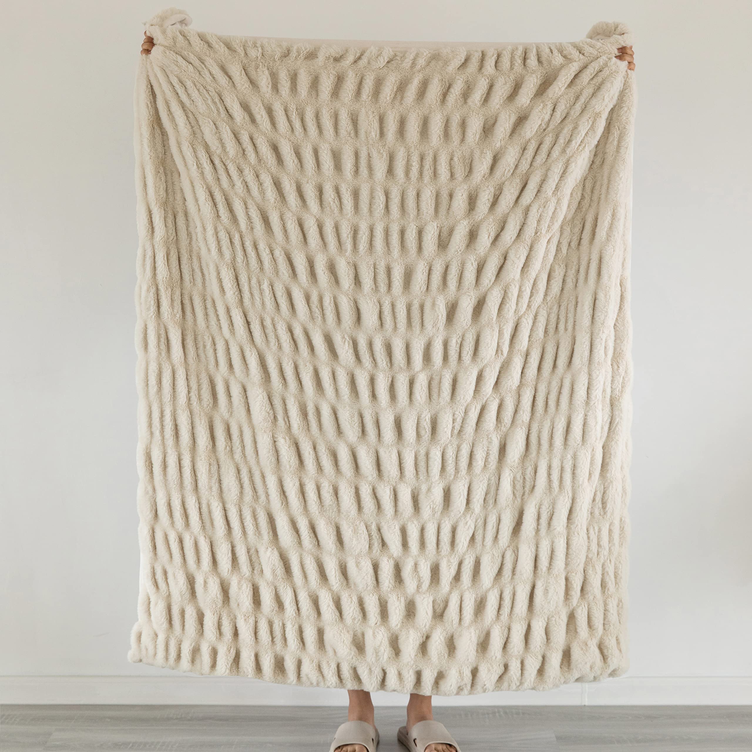 Premium 50x60 Inch Faux Fur Throw Blanket - Ultra Soft Plush Blanket for Couch, Bed & Home Decor - Cozy Winter Blanket in Cream - Perfect for Lounging, Netflix Nights & Gift Giving