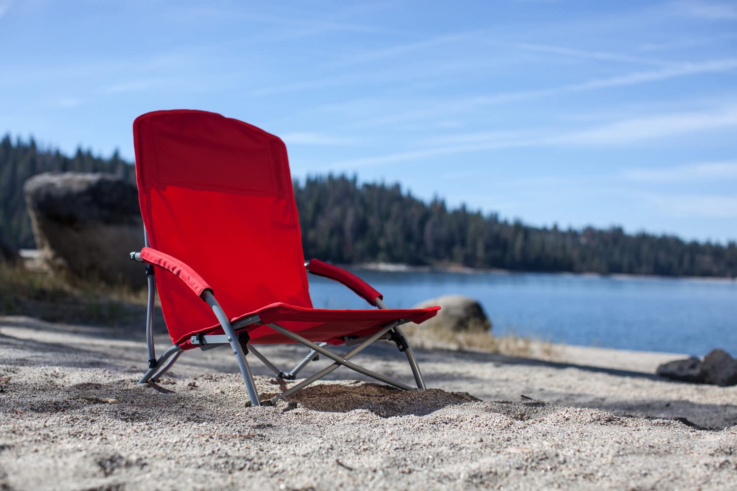 PICNIC TIME NCAA Tranquility Beach Chair with Carry Bag - Portable Low Profile Beach Chair for Adults - Lightweight Folding Lawn Chair for Outdoor Relaxation, Camping, Picnics, and Beach Trips