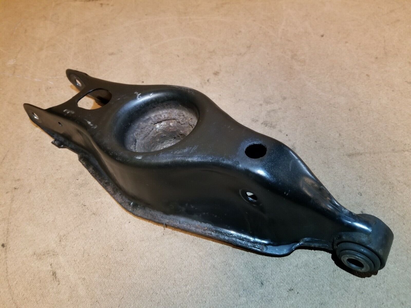 2005-2007 Dodge Magnum 5.7L V8 Rear Left Lower Control Arm - Driver Side OEM Replacement Part - Perfect for Suspension Repair & Performance Upgrades