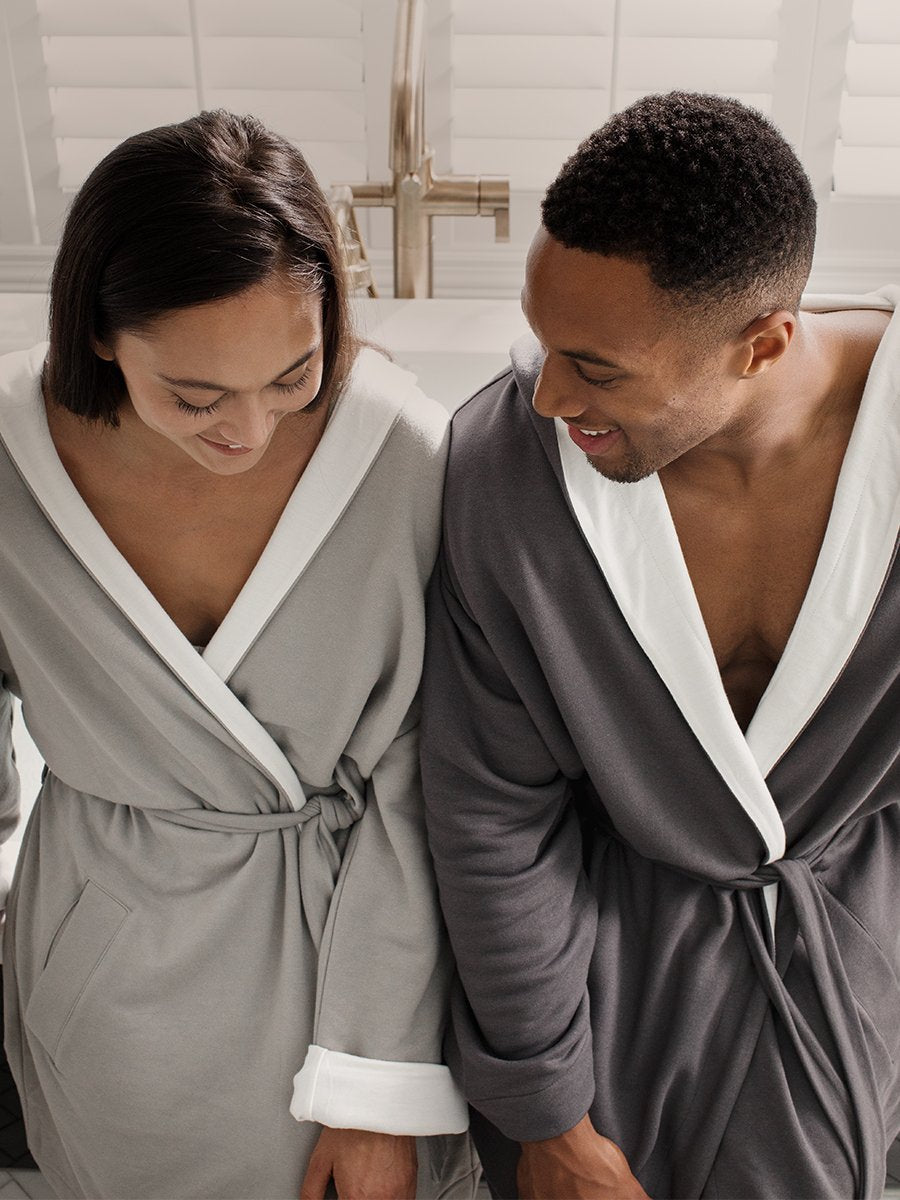 Soft Hooded Robe for Women & Men - Cozy Fleece Bathrobe with Pockets - Perfect for Spa, Lounge & Relaxation at Home