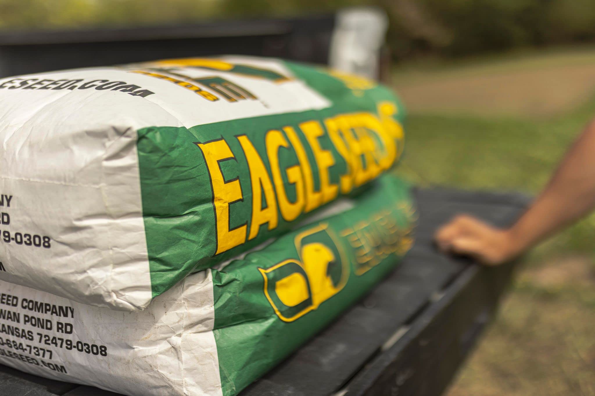 Eagle Seed Game Keeper Premium Southern Forage Soybean Blend - Glyphosate Tolerant - 1 Acre Coverage - Ideal for Wildlife Food Plots & Deer Attraction