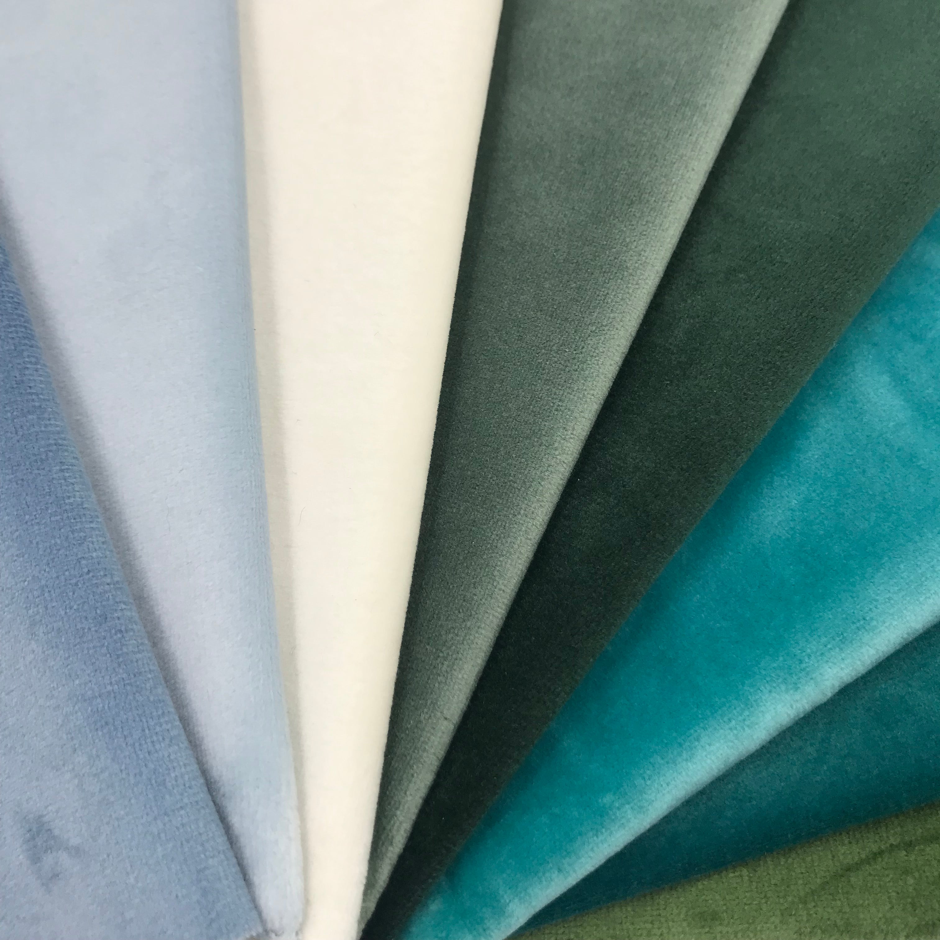Harlanda Arm Covers for Women - Soft & Breathable UV Protection Sleeves - Perfect for Driving, Golf, Outdoor Activities & Sun Protection