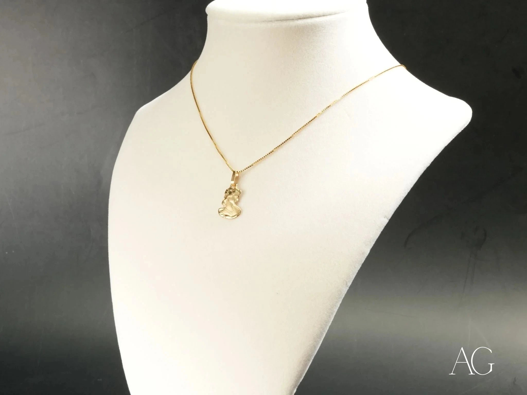 Golden Grace Elegant Women's Pendant Necklace - Perfect for Weddings, Anniversaries & Special Occasions